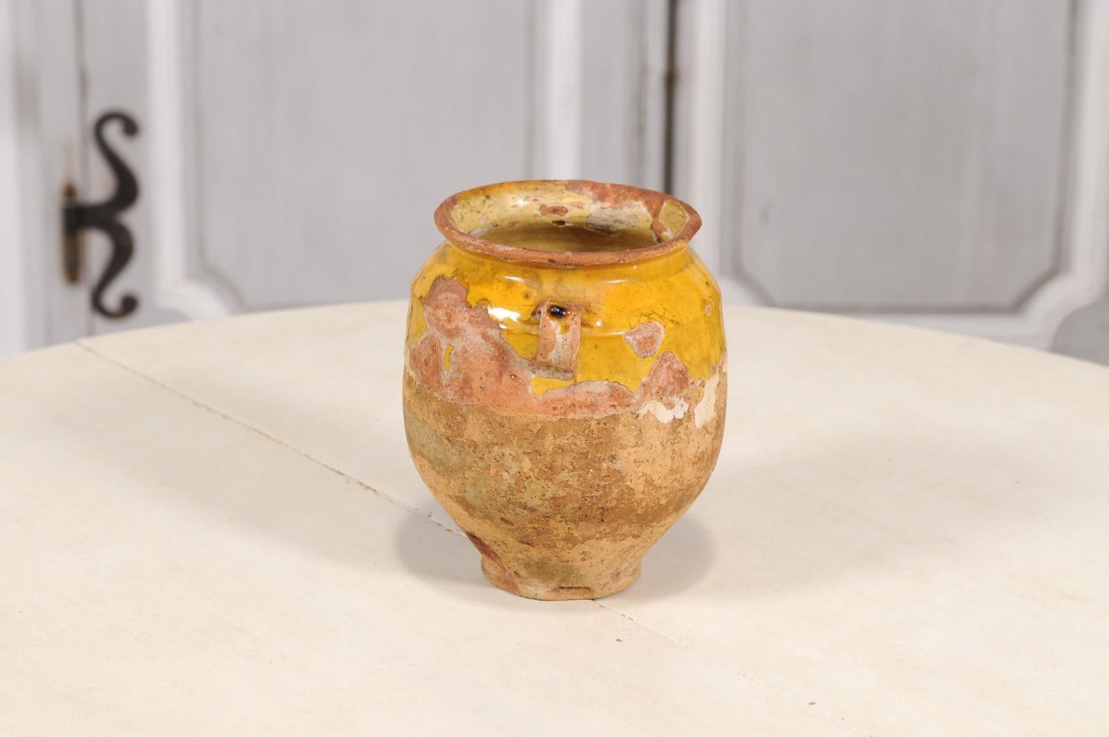 19th Century Rustic French Provincial Pot à Confit with Yellow Glaze and Handles In Good Condition In Atlanta, GA