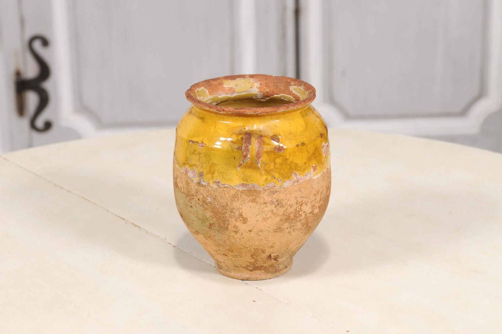19th Century Rustic French Provincial Pot à Confit with Yellow Glaze and Handles 3