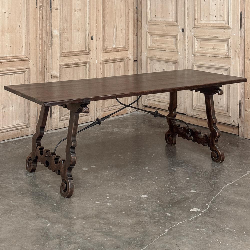 Rustique Table de salle à manger rustique italienne du 19e siècle en vente