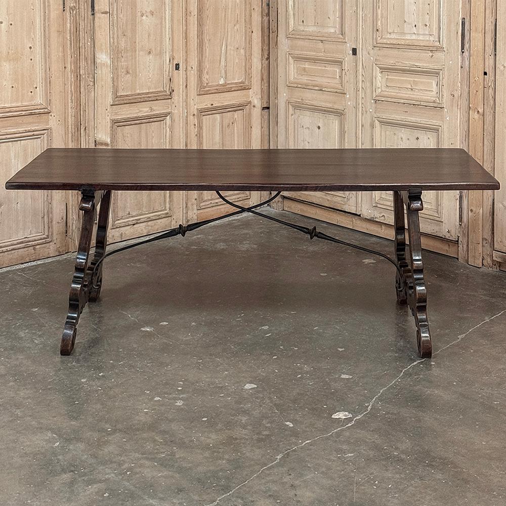 Fait main Table de salle à manger rustique italienne du 19e siècle en vente