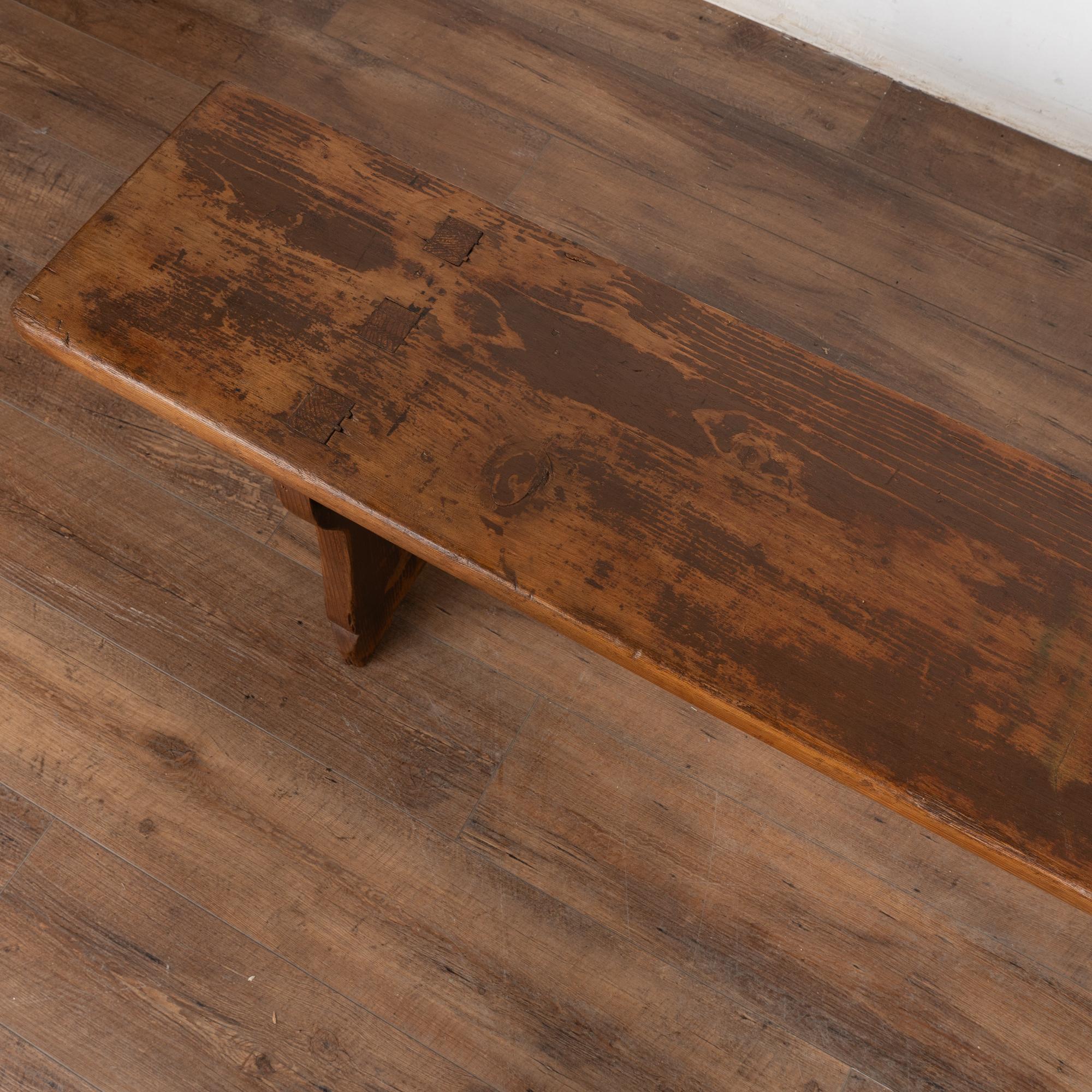 XIXe siècle Banc rustique sans dossier en pin du 19e siècle, Hongrie en vente