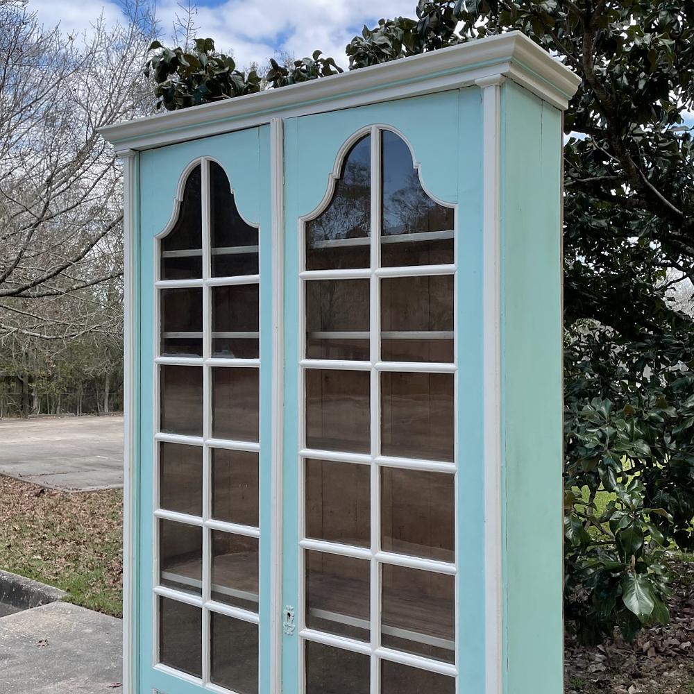 19th Century Rustic Louis XIV Painted Bookcase In Good Condition For Sale In Dallas, TX