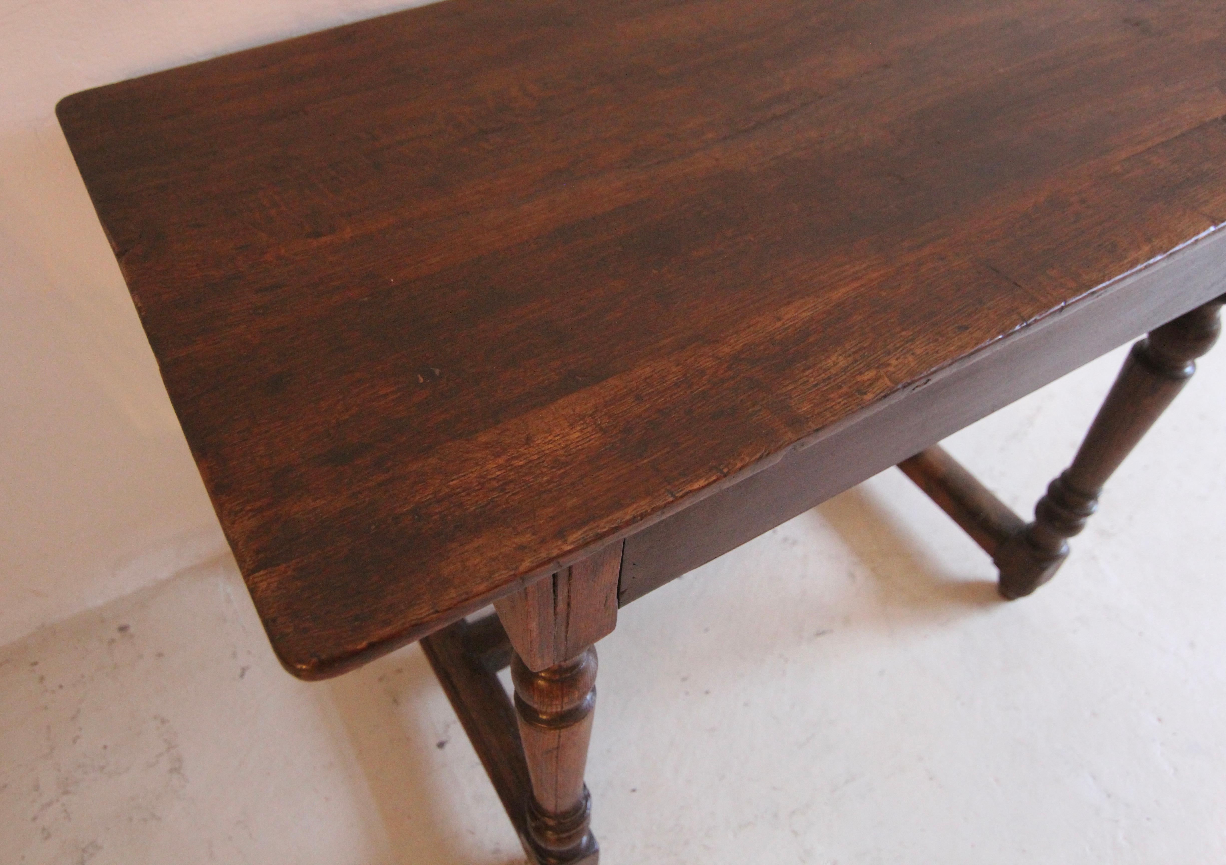 Table d'appoint ou de service en chêne rustique du XIXe siècle en vente 5
