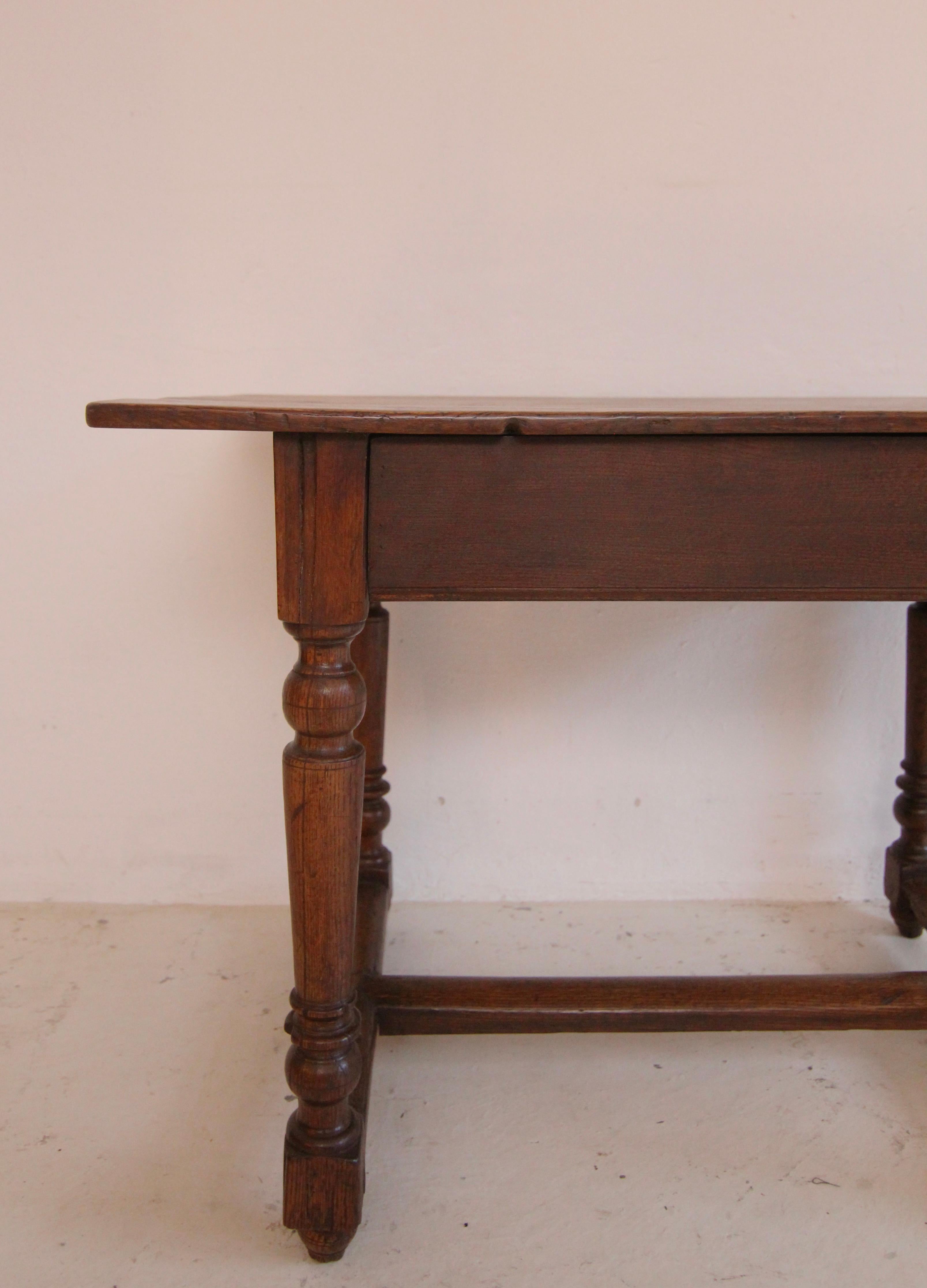 Table d'appoint ou de service en chêne rustique du XIXe siècle en vente 7