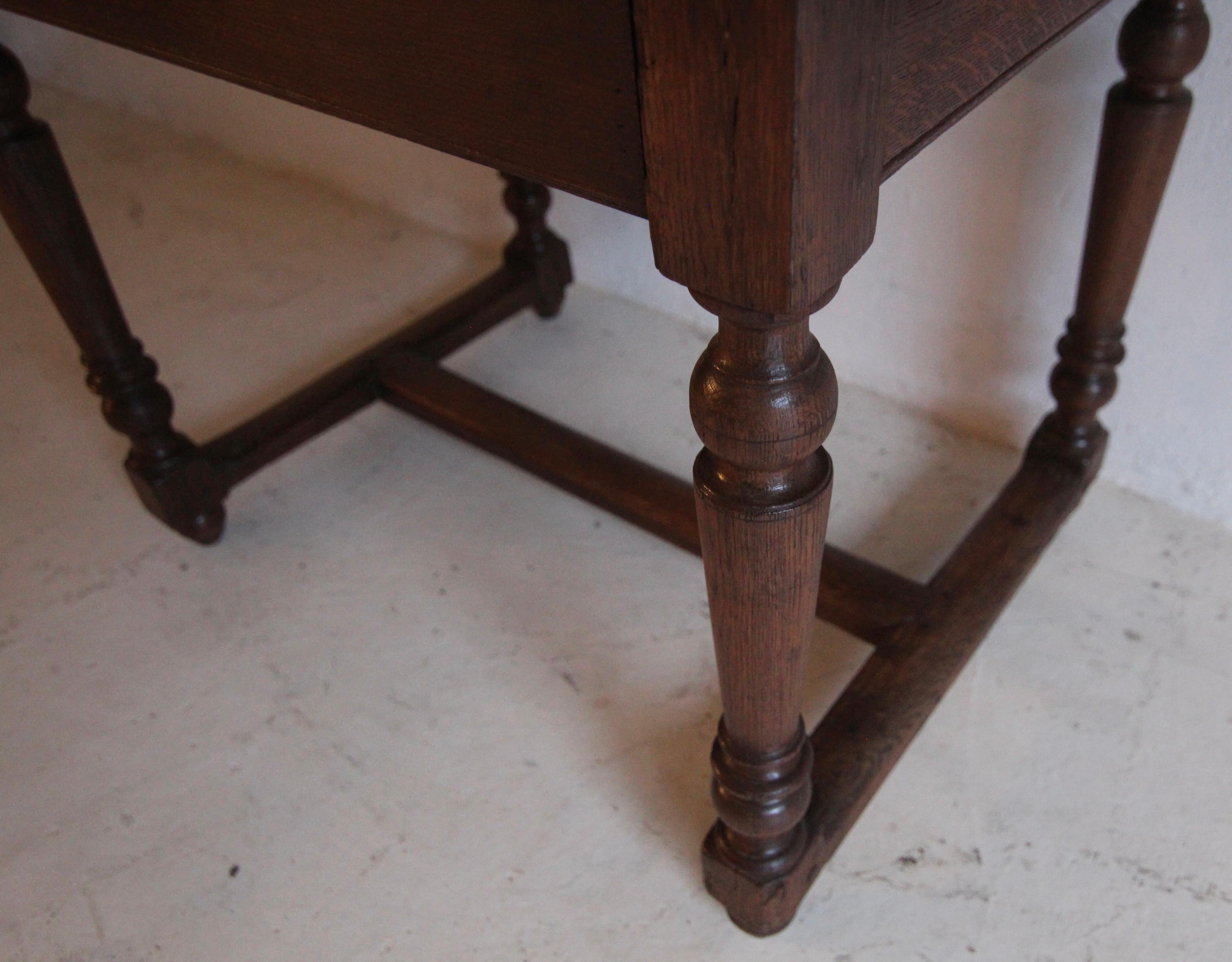 Table d'appoint ou de service en chêne rustique du XIXe siècle en vente 8