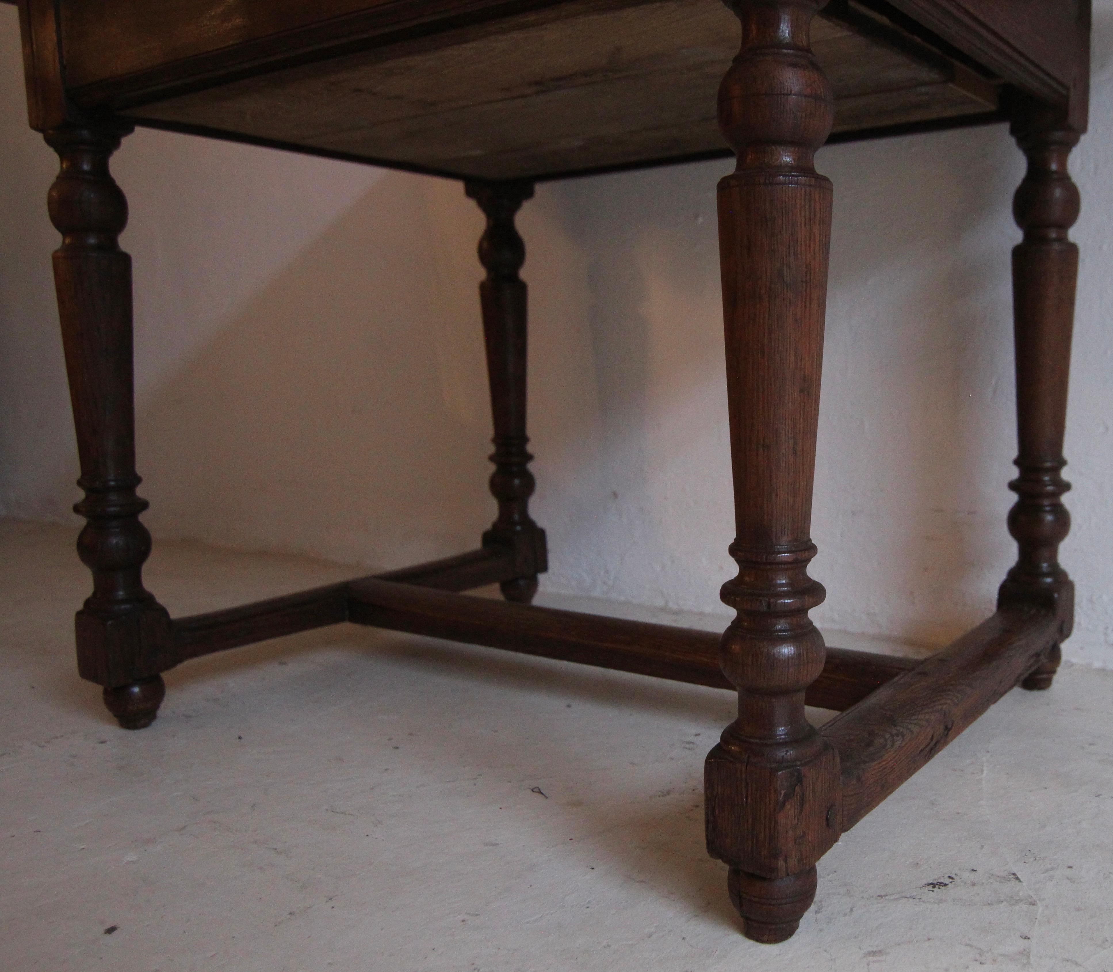 Table d'appoint ou de service en chêne rustique du XIXe siècle en vente 9
