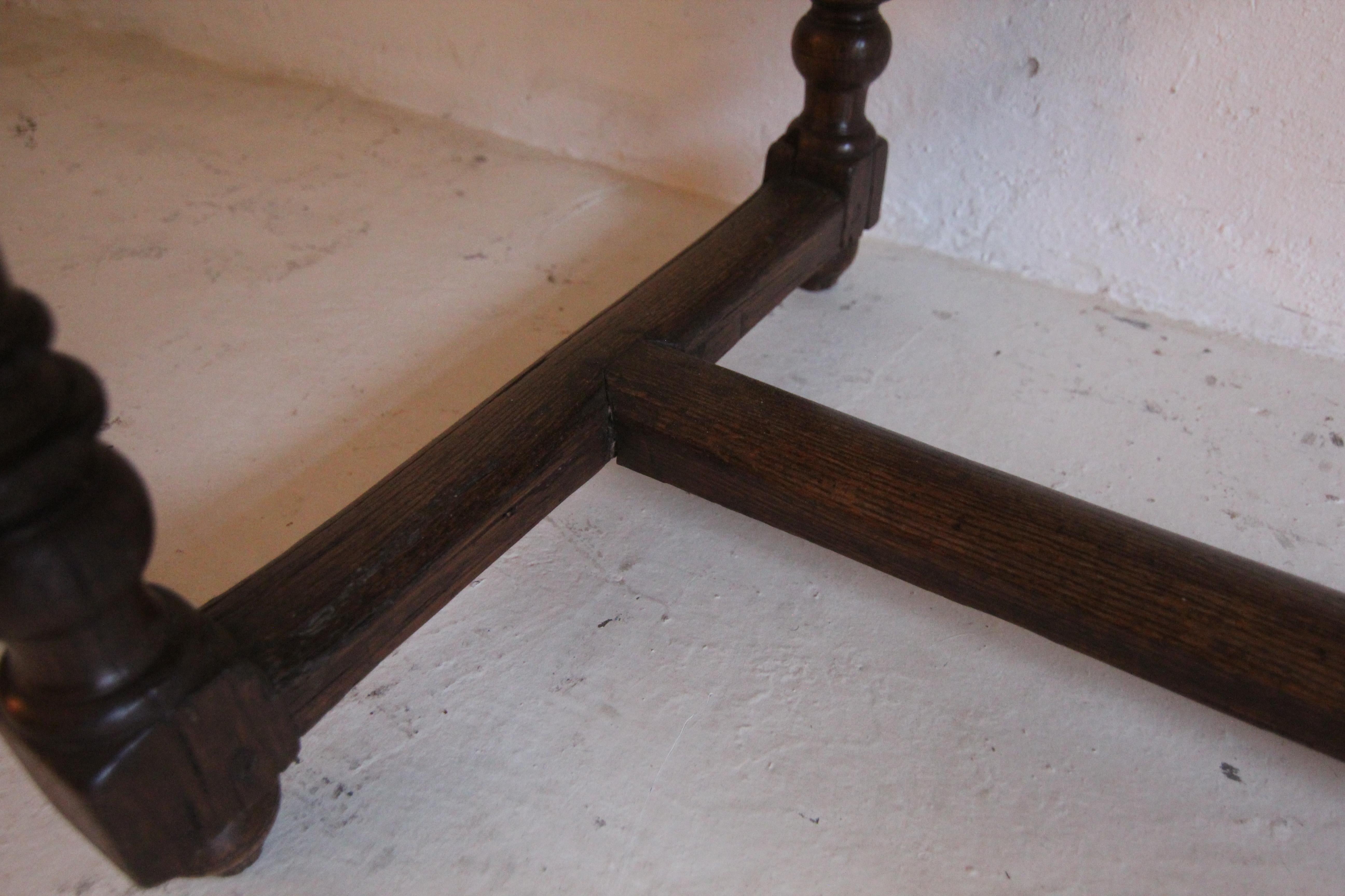 Table d'appoint ou de service en chêne rustique du XIXe siècle en vente 10