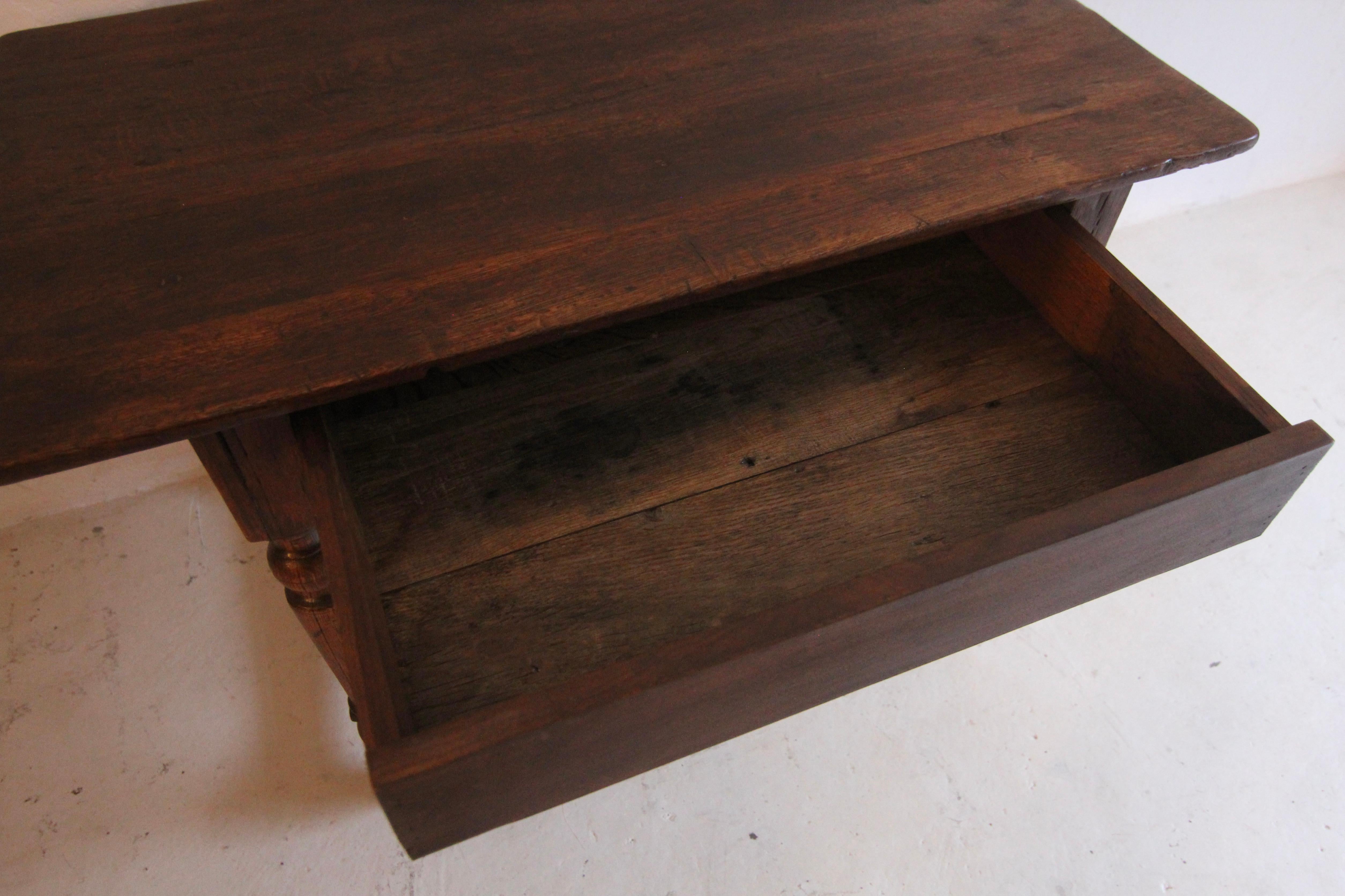 Table d'appoint ou de service en chêne rustique du XIXe siècle en vente 12
