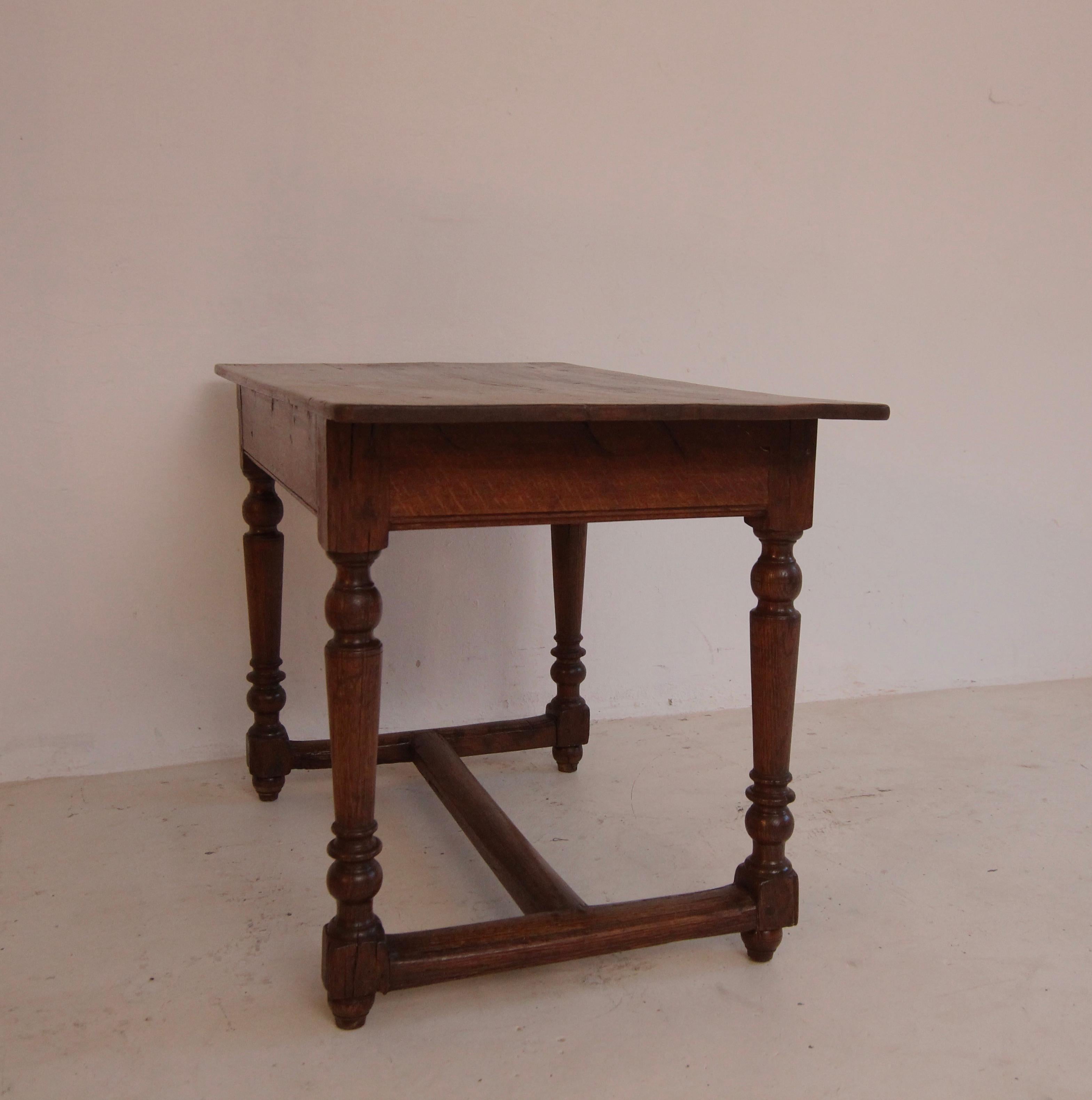 Table d'appoint ou de service en chêne rustique du XIXe siècle en vente 13