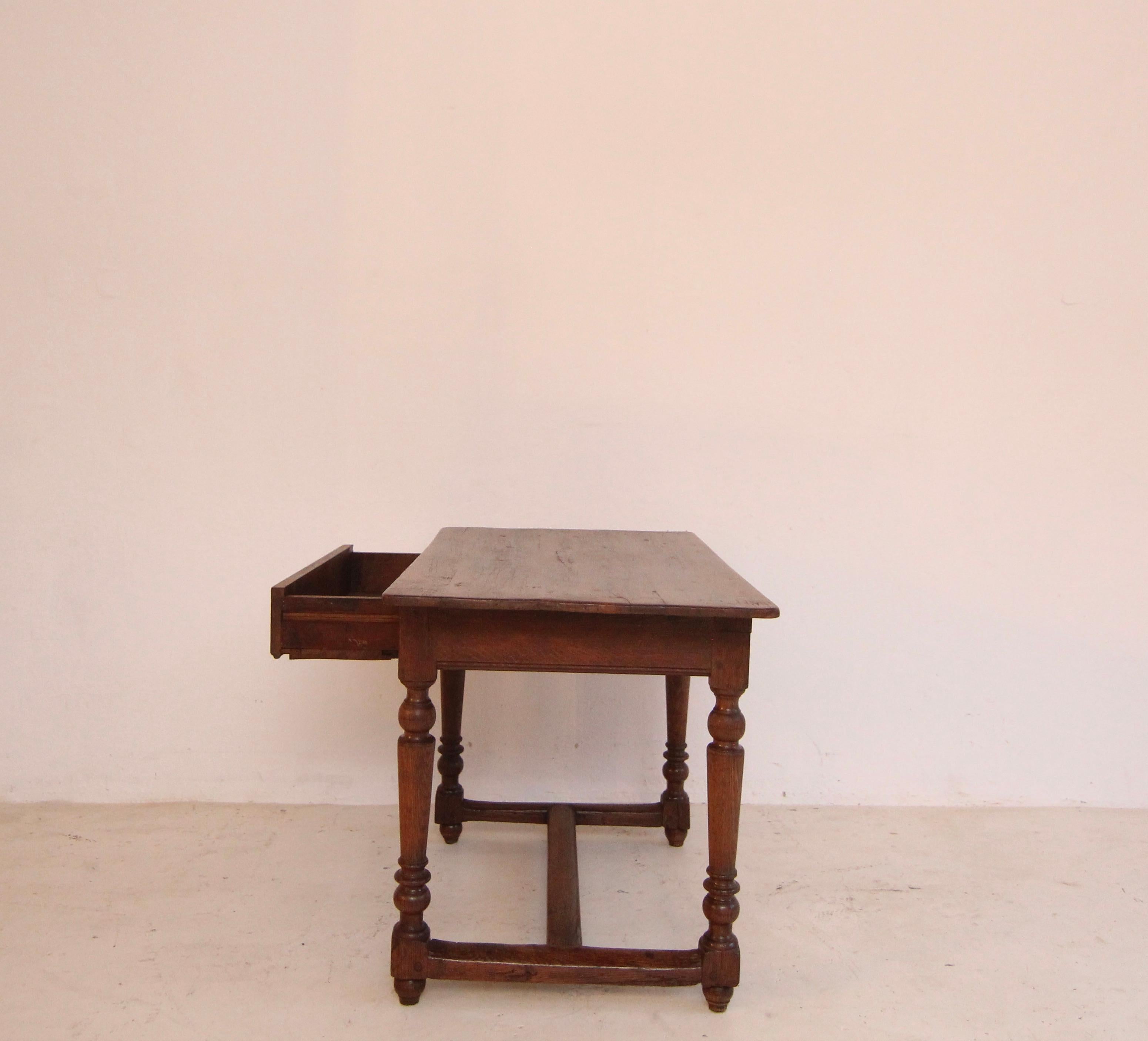 Table d'appoint ou de service en chêne rustique du XIXe siècle en vente 14