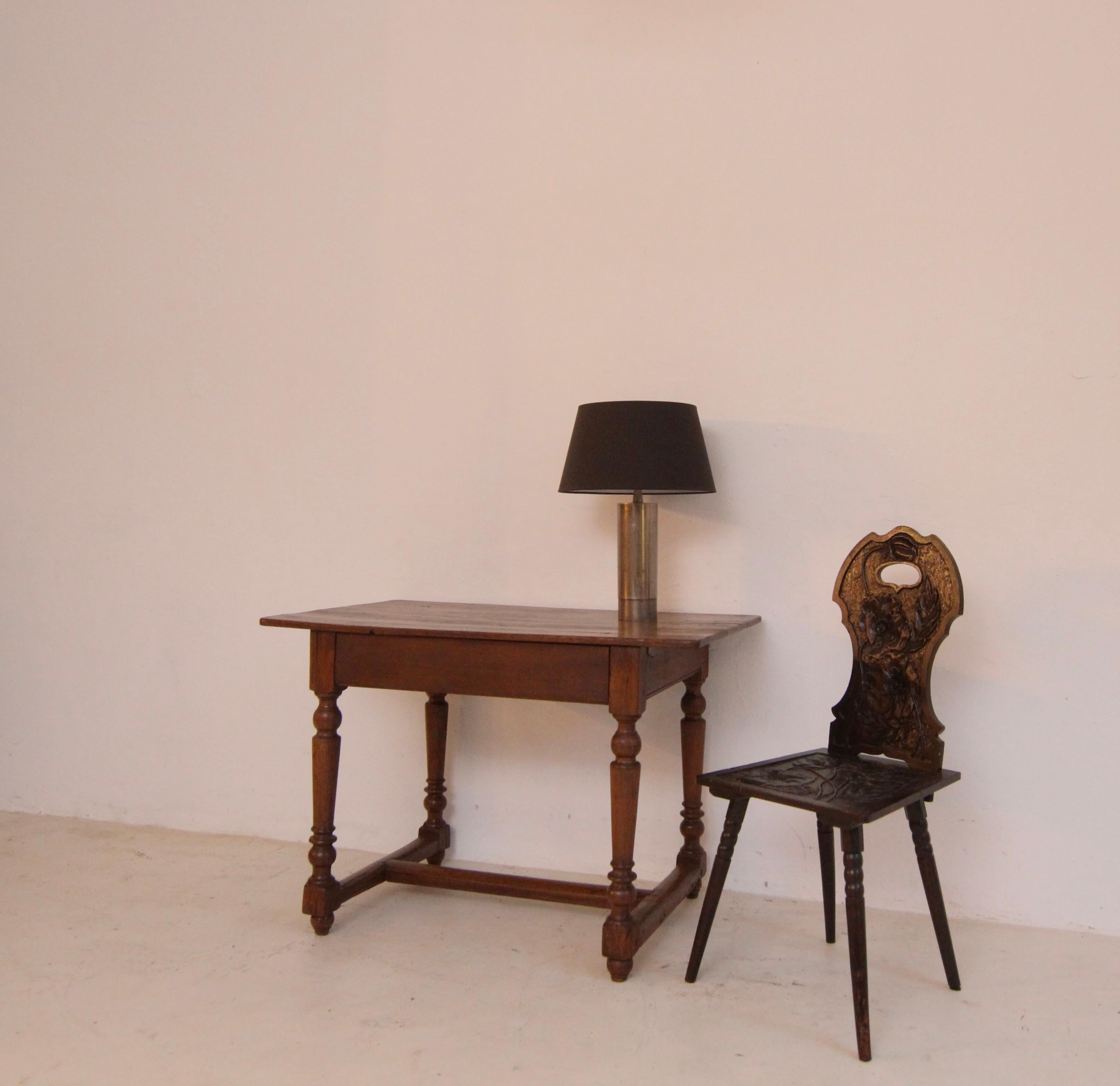 Rustique Table d'appoint ou de service en chêne rustique du XIXe siècle en vente