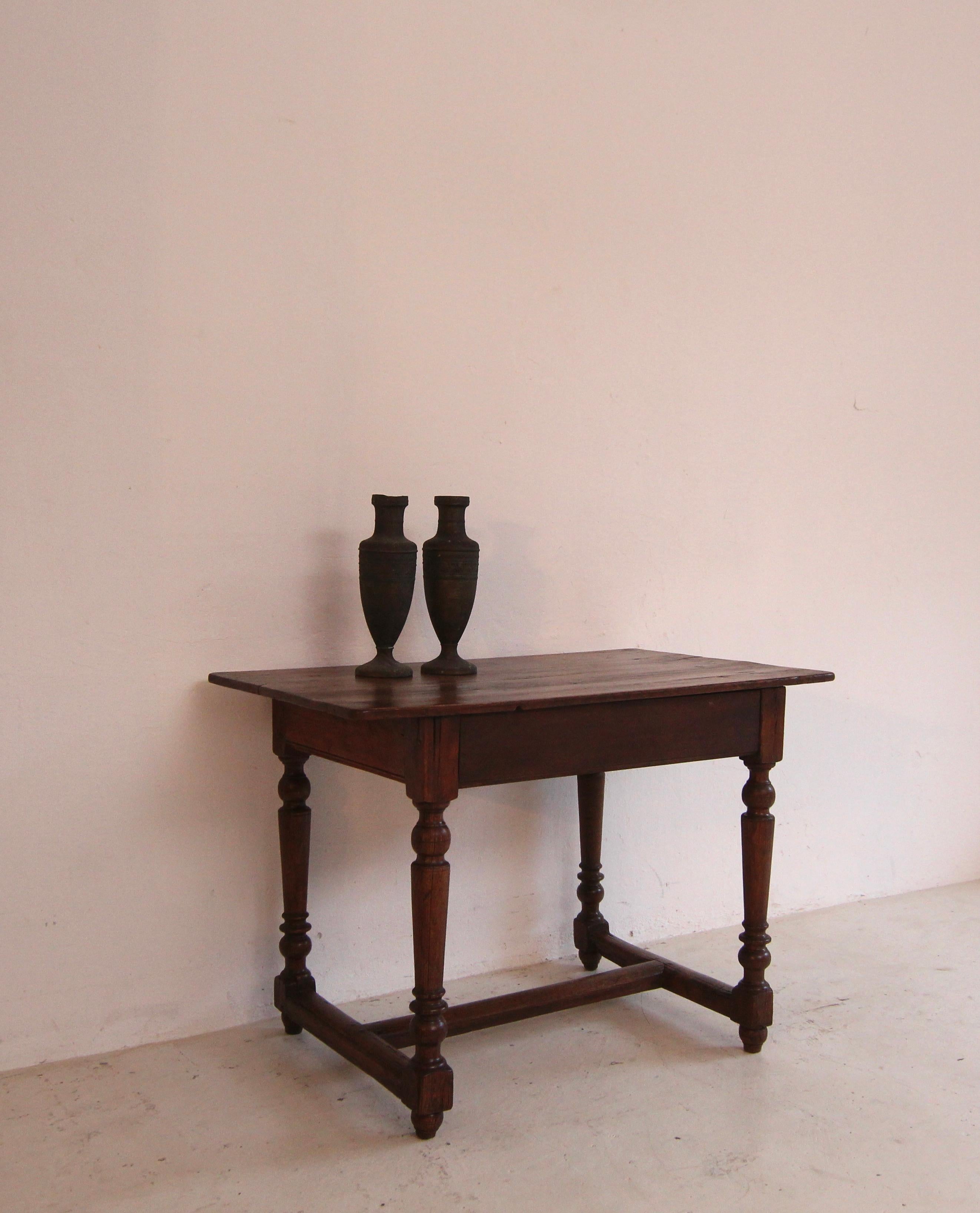 Chêne Table d'appoint ou de service en chêne rustique du XIXe siècle en vente