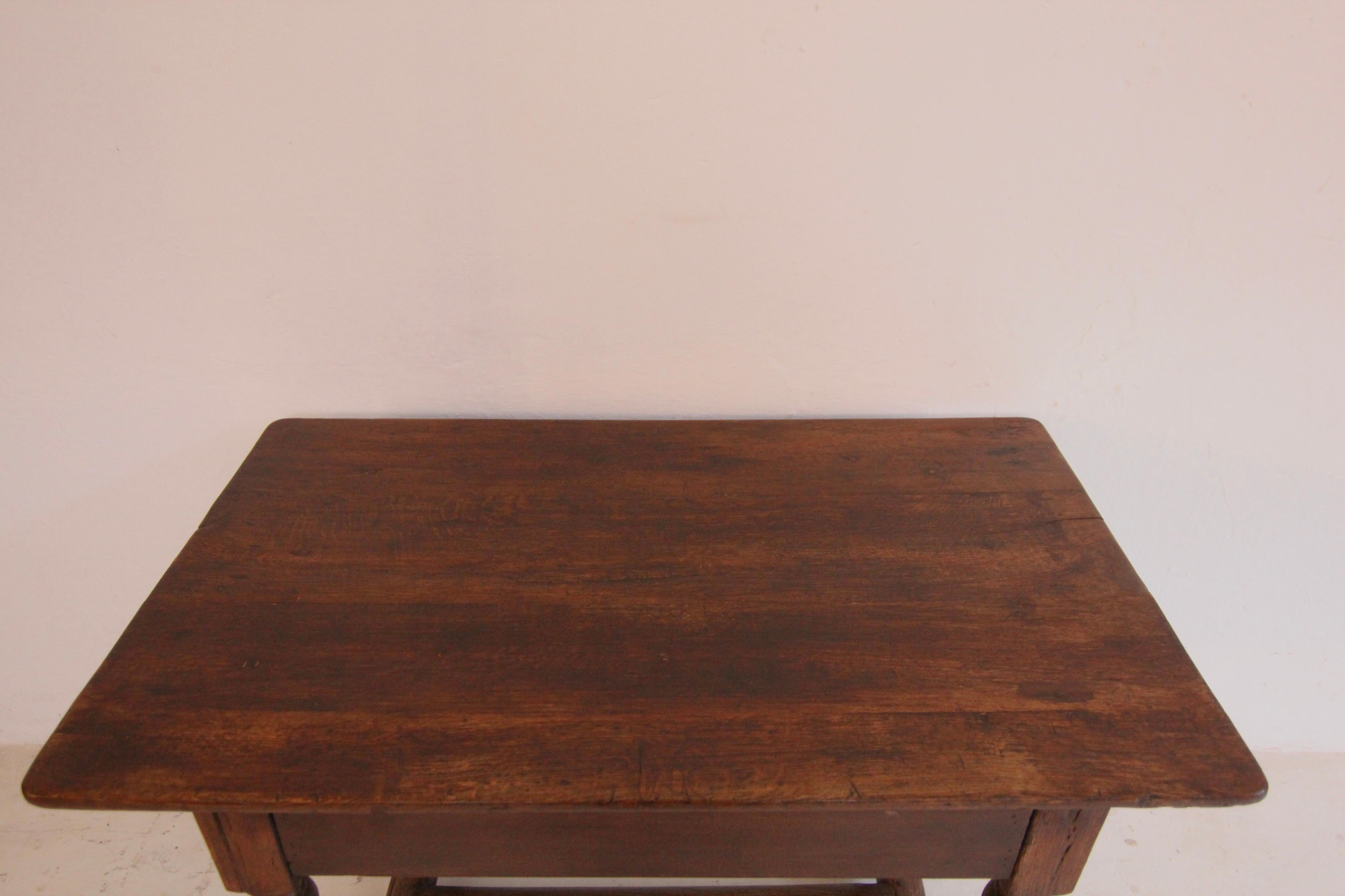 Table d'appoint ou de service en chêne rustique du XIXe siècle en vente 3