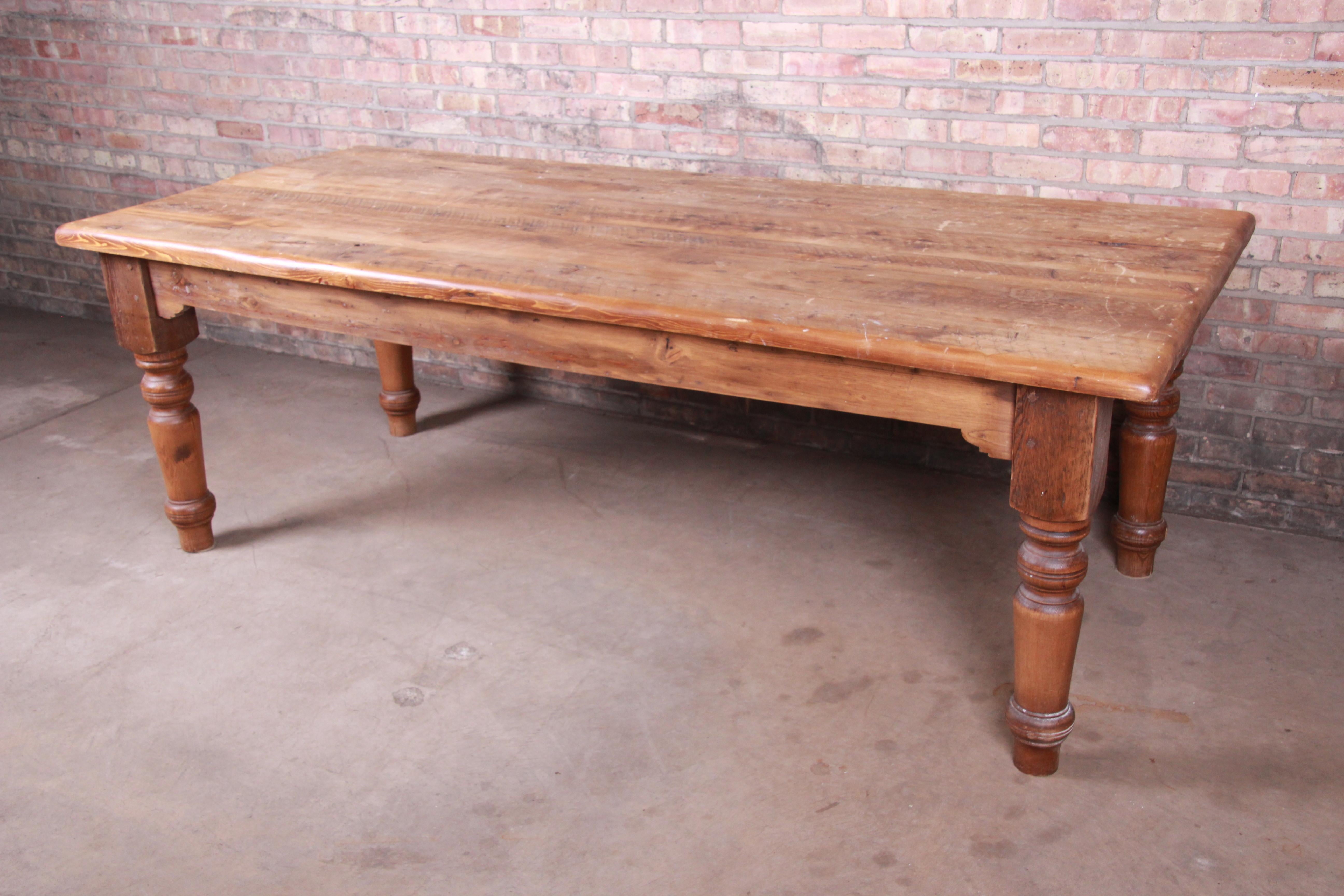 19th Century Rustic Pine American Harvest Farm Table with Turned Legs In Good Condition In South Bend, IN