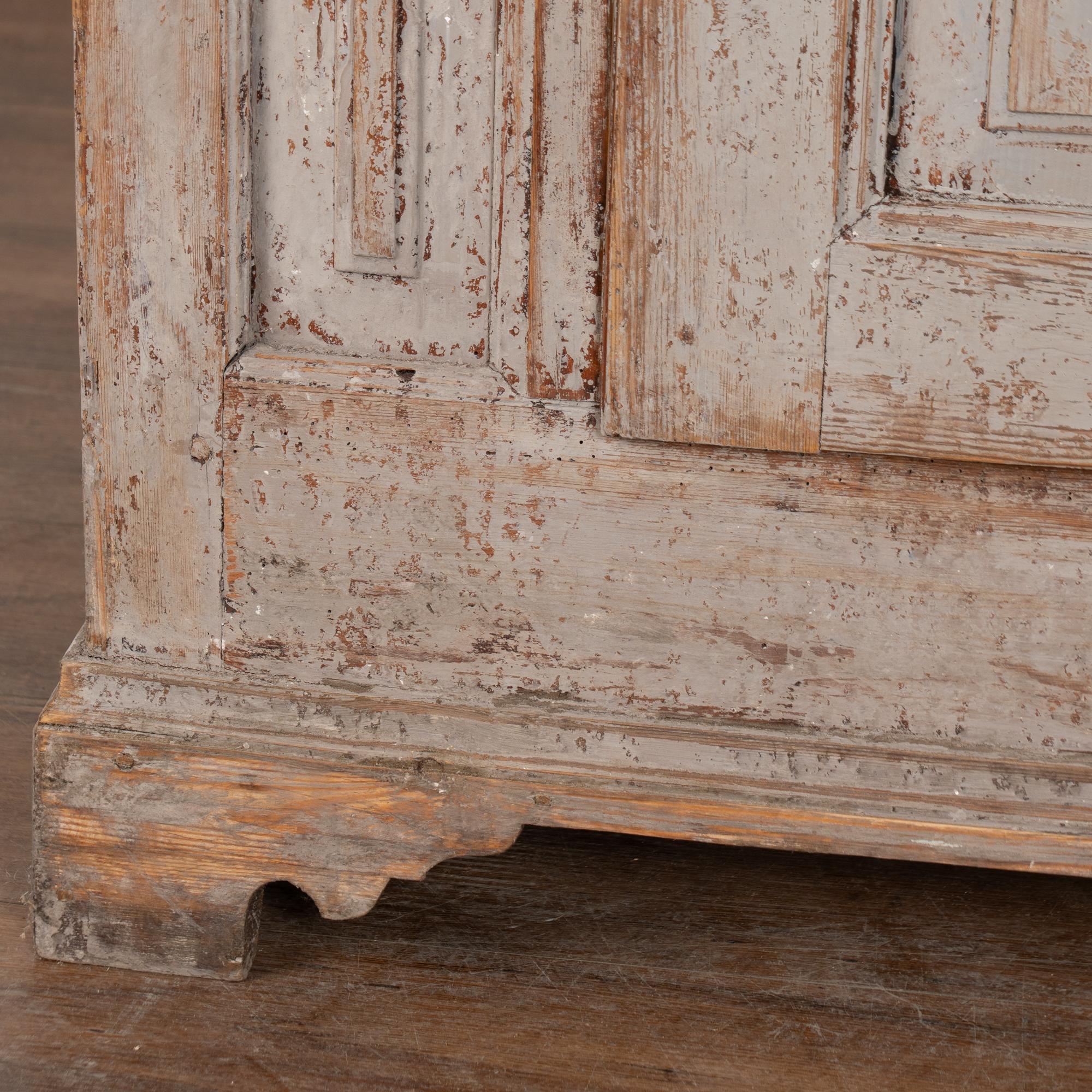 19ème siècle Rustic Swedish Country Gray Pine Cabinet with One Drawer en vente 7
