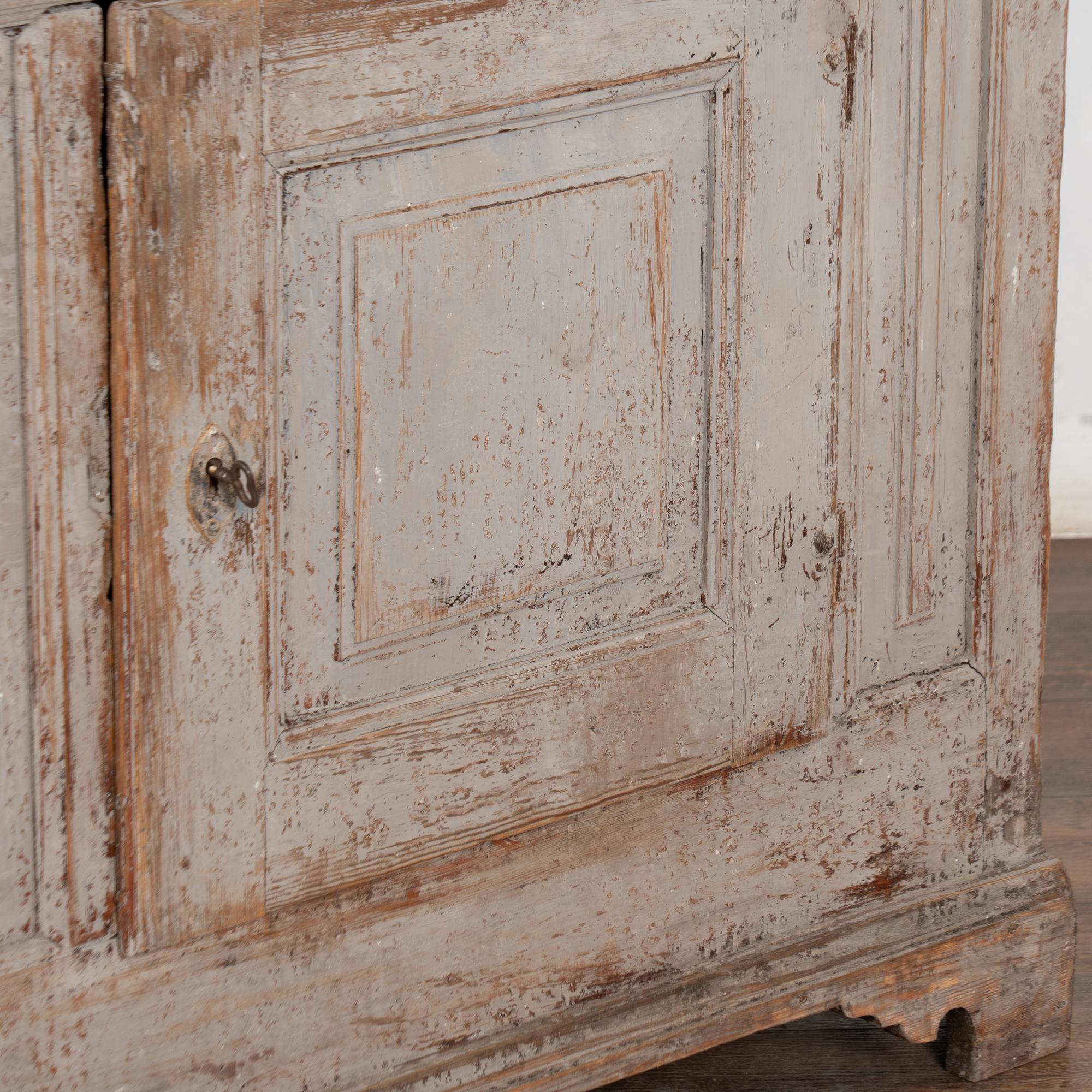 19ème siècle Rustic Swedish Country Gray Pine Cabinet with One Drawer en vente 8