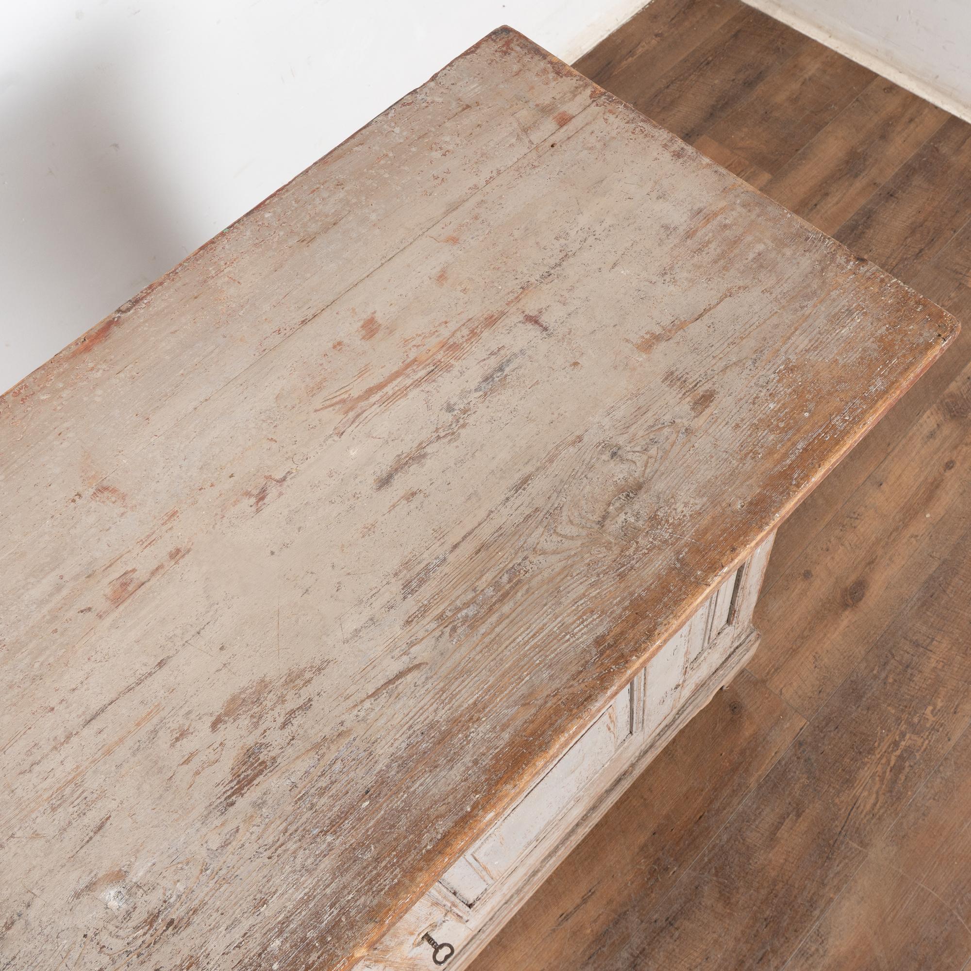 19ème siècle Rustic Swedish Country Gray Pine Cabinet with One Drawer en vente 1