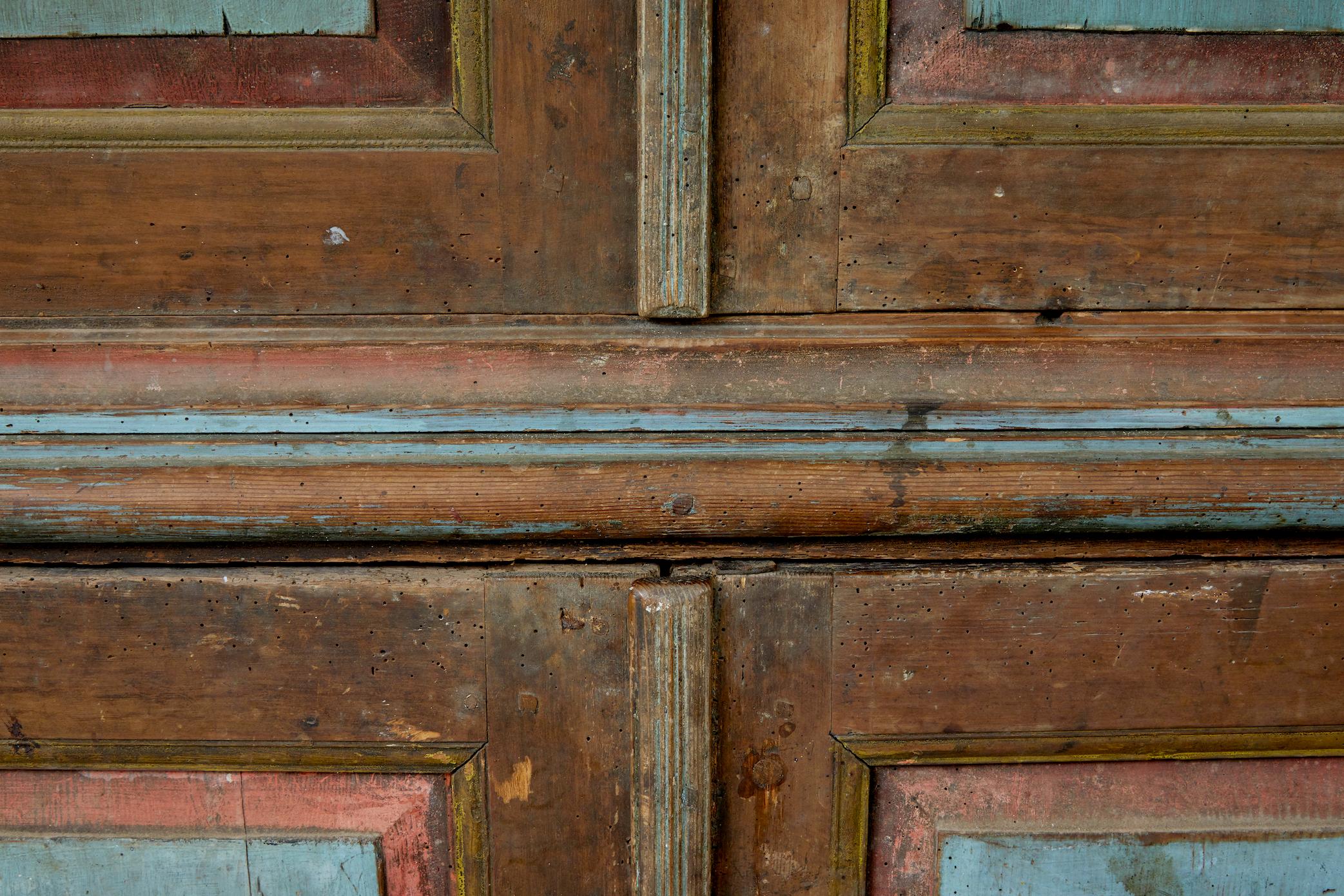 19th century rustic Swedish hand painted cupboard For Sale 4