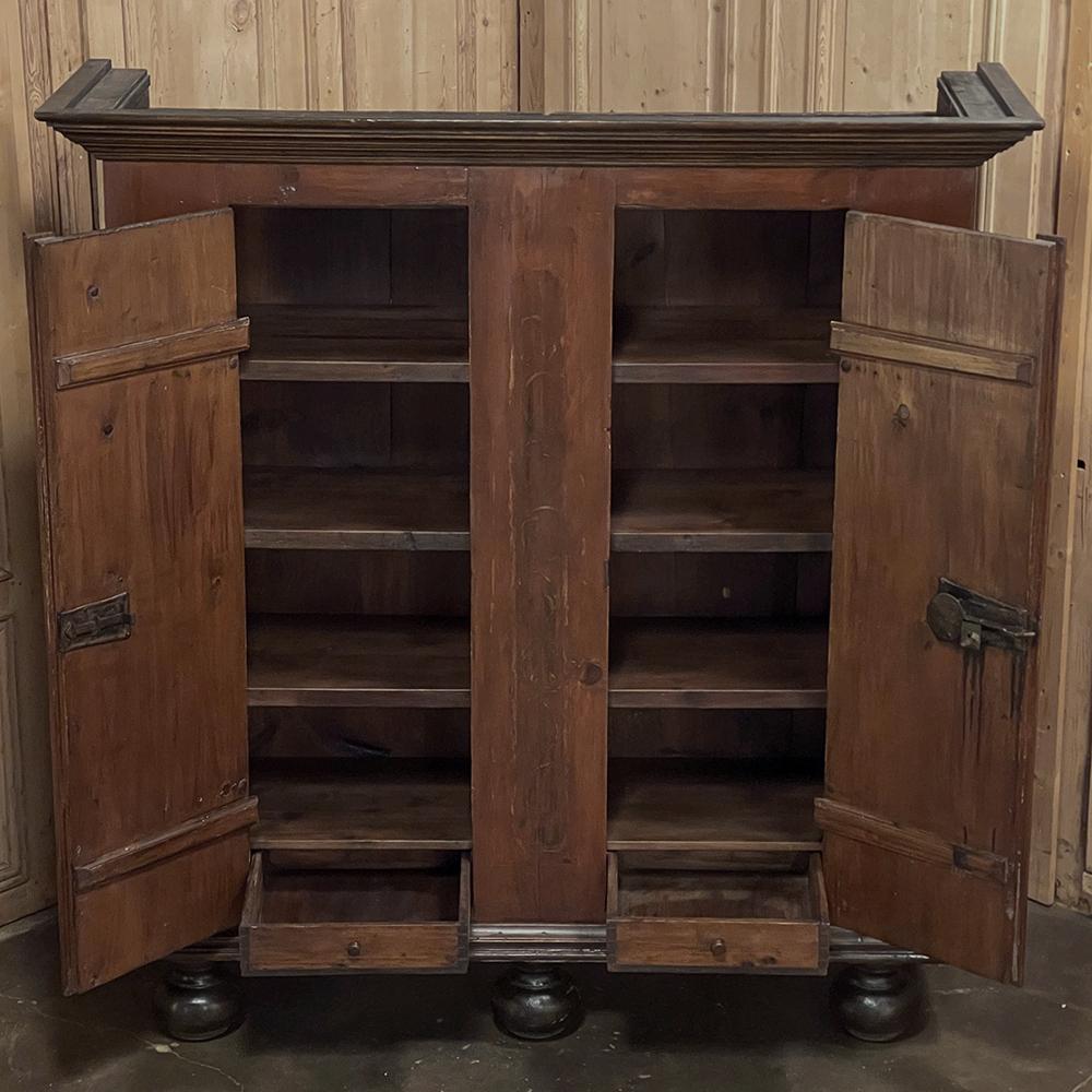 Armoire rustico svedese del 19° secolo dipinto In condizioni buone in vendita a Dallas, TX
