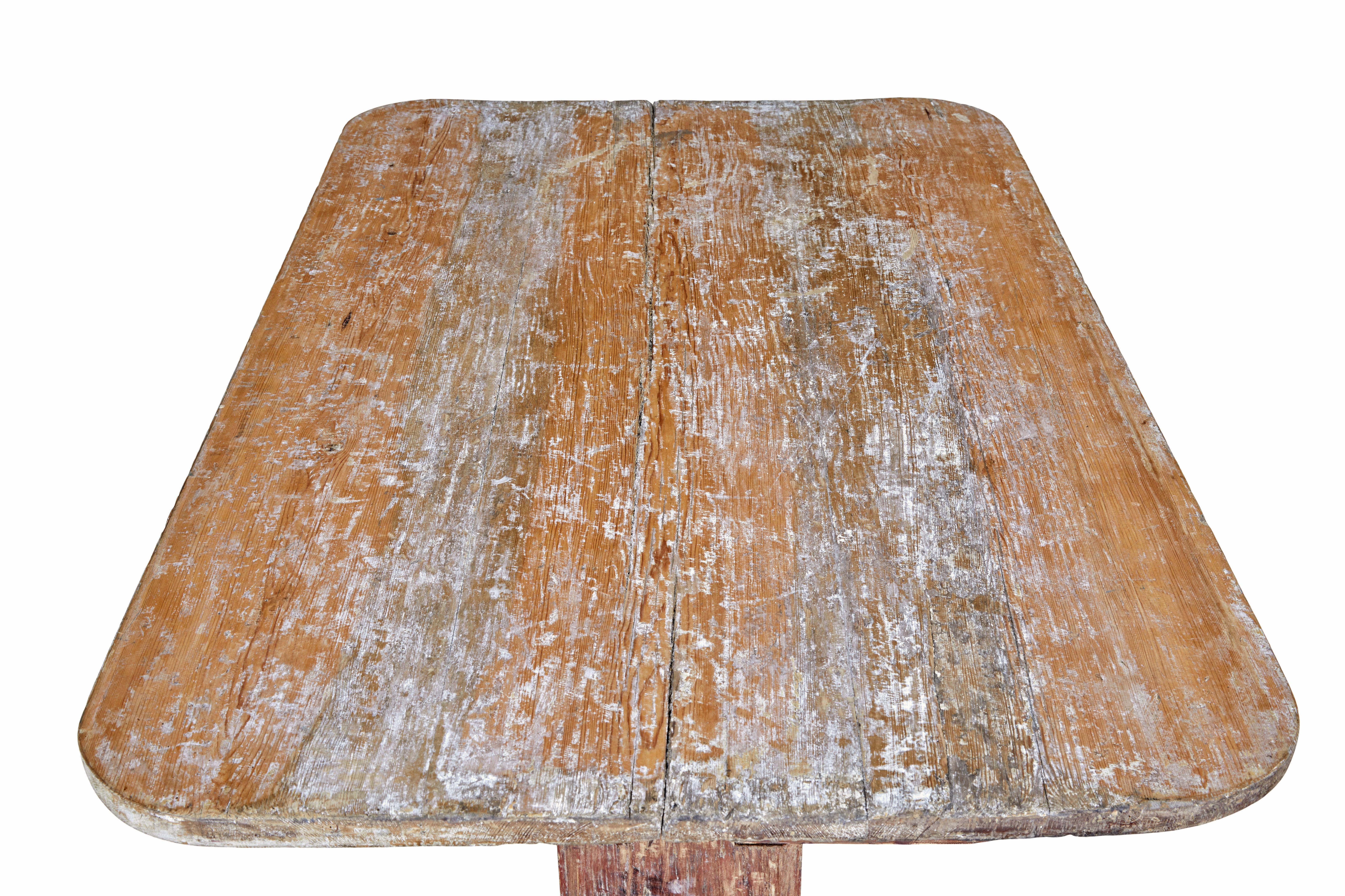 Fait main Table à tréteaux rustique suédoise peinte du 19e siècle en vente