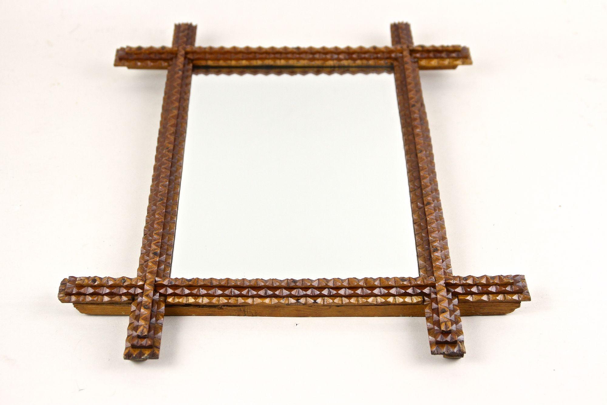 Specchio rustico Tramp Art del XIX secolo, intagliato a mano, Austria, circa 1880 in vendita 4
