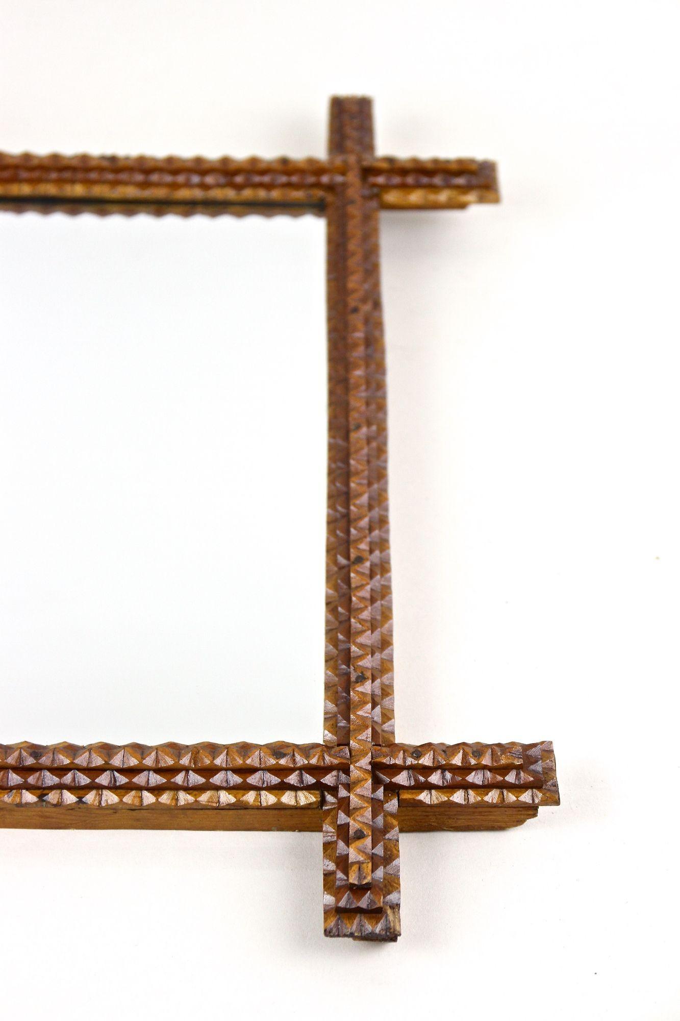 Specchio rustico Tramp Art del XIX secolo, intagliato a mano, Austria, circa 1880 in vendita 5