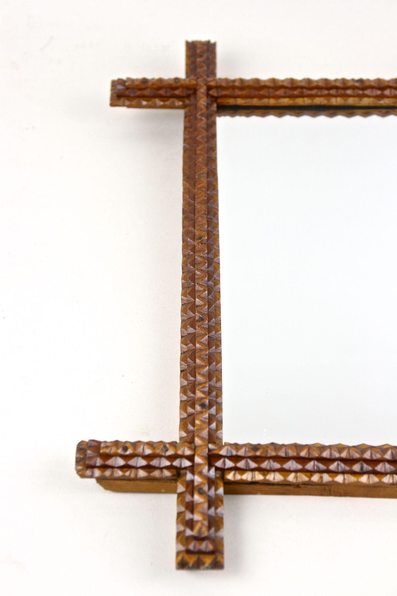 Specchio rustico Tramp Art del XIX secolo, intagliato a mano, Austria, circa 1880 in vendita 6
