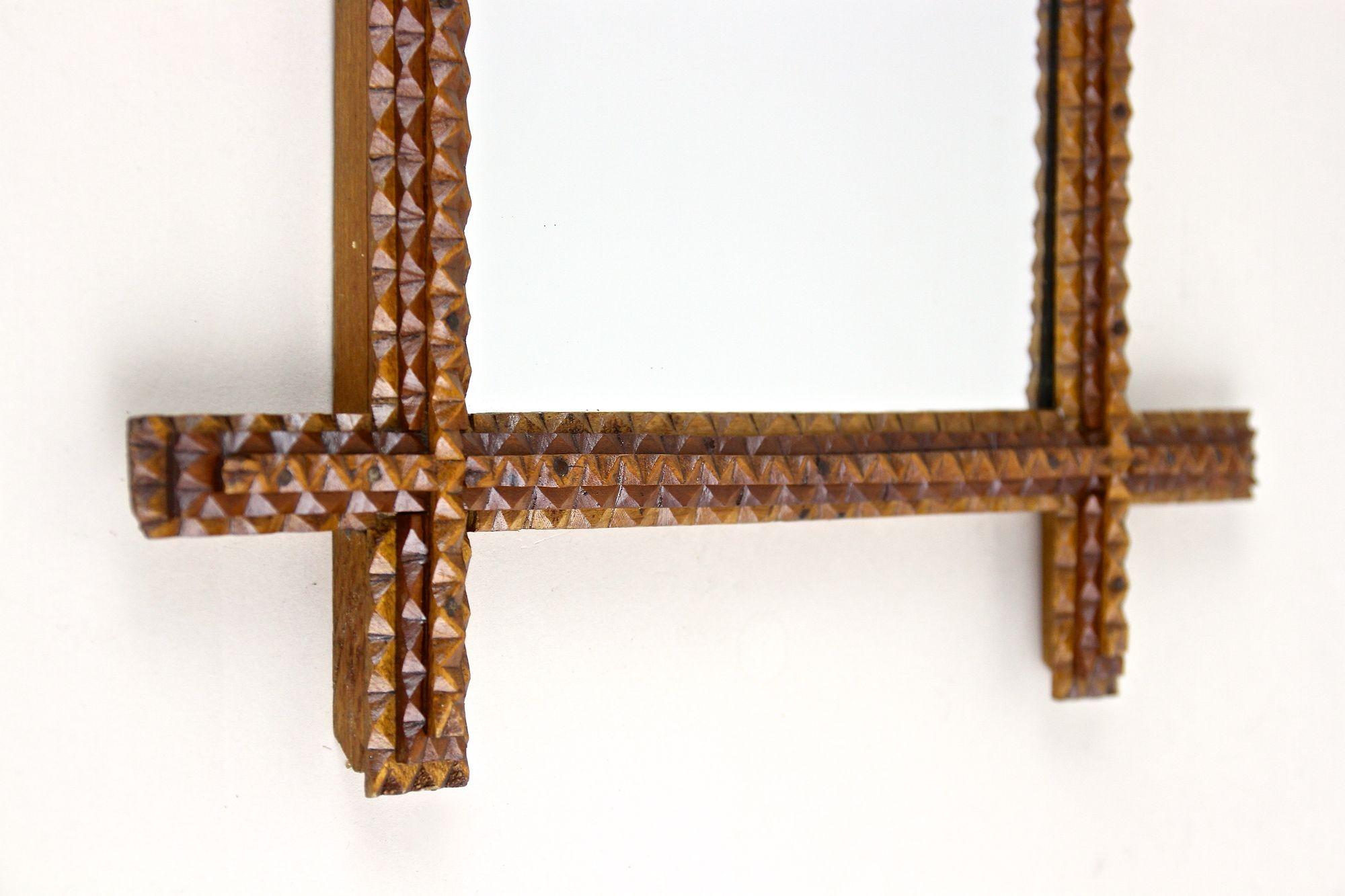 Specchio rustico Tramp Art del XIX secolo, intagliato a mano, Austria, circa 1880 in vendita 1