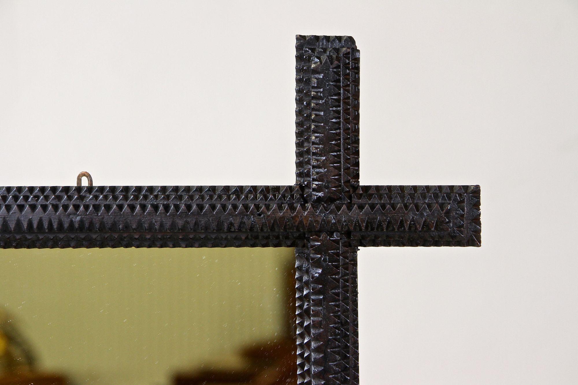 Miroir mural Rustic Tramp Art du 19ème siècle - Sculpté à la main, Autriche vers 1870 Bon état - En vente à Lichtenberg, AT