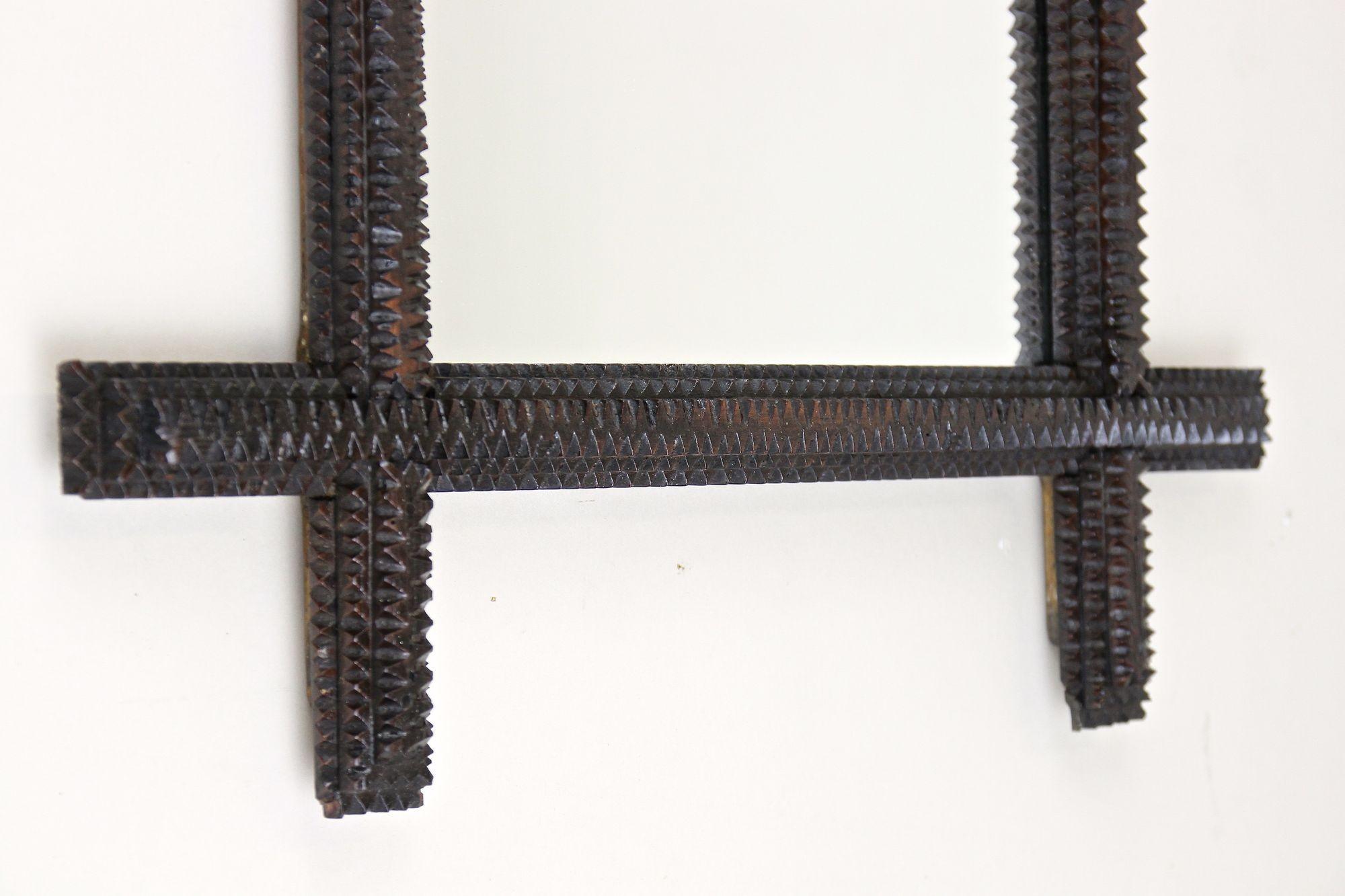 Miroir mural Rustic Tramp Art du 19ème siècle - Sculpté à la main, Autriche vers 1870 en vente 1