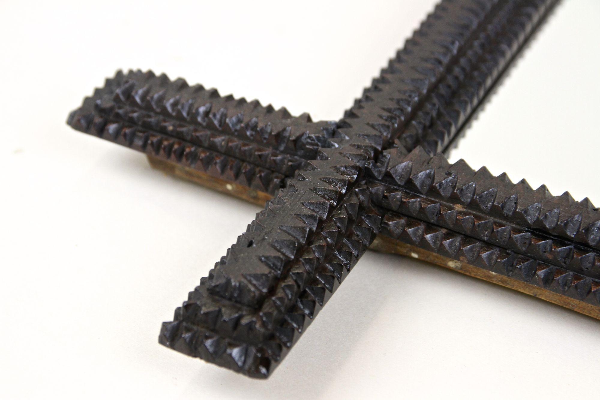 Miroir mural Rustic Tramp Art du 19ème siècle - Sculpté à la main, Autriche vers 1870 en vente 3