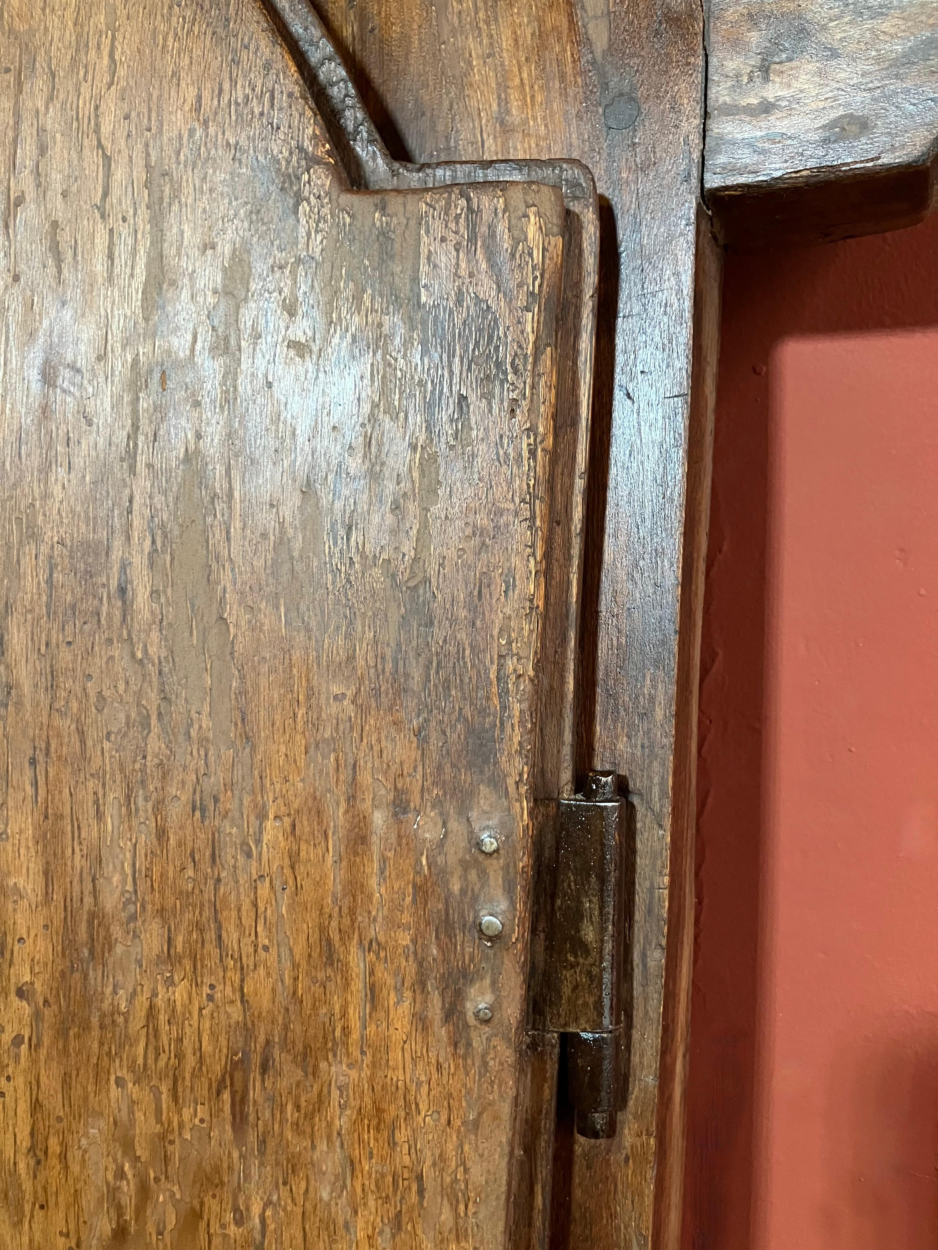 19th-Century Rustic Tuscan Window in Solid Wood Original Wrought Iron Hardware For Sale 3