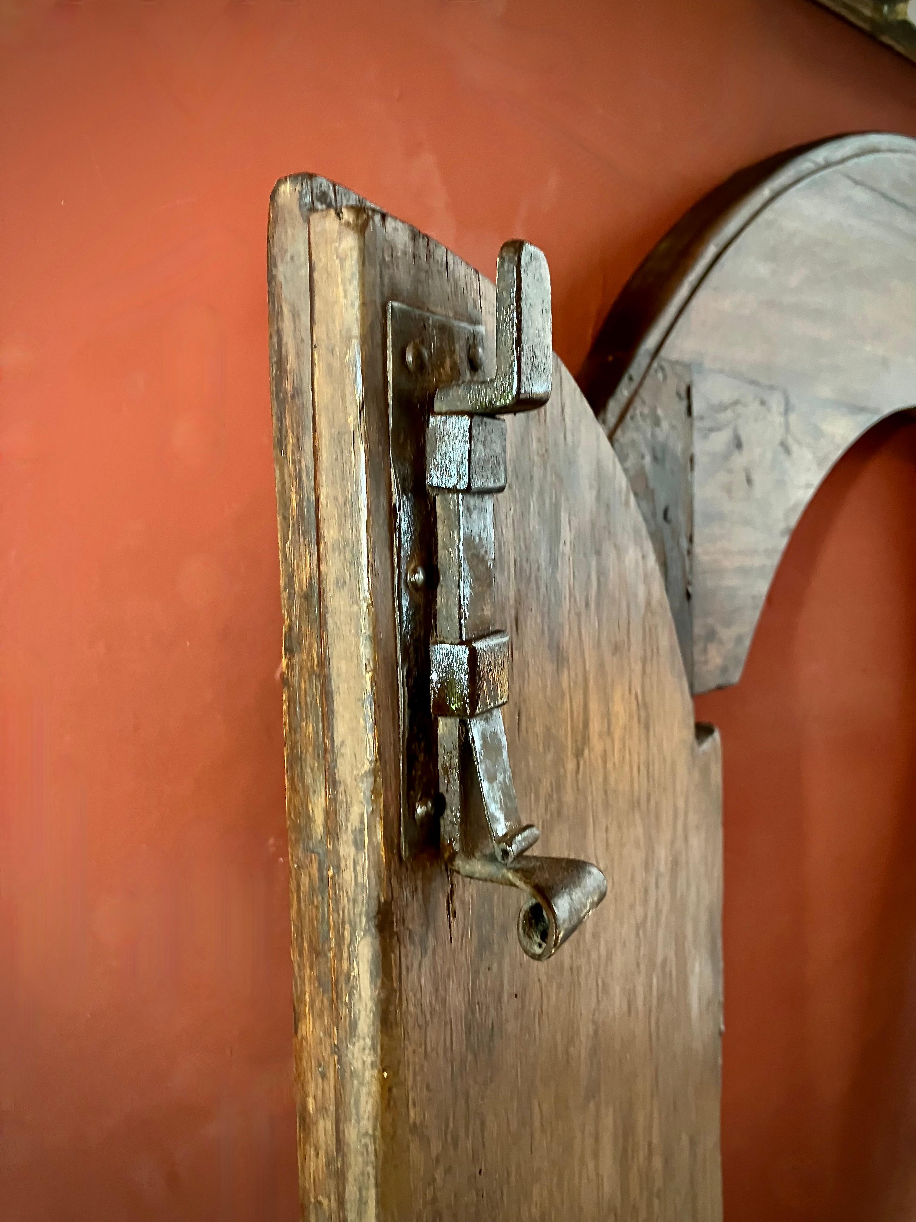 19th-Century Rustic Tuscan Window in Solid Wood Original Wrought Iron Hardware For Sale 5