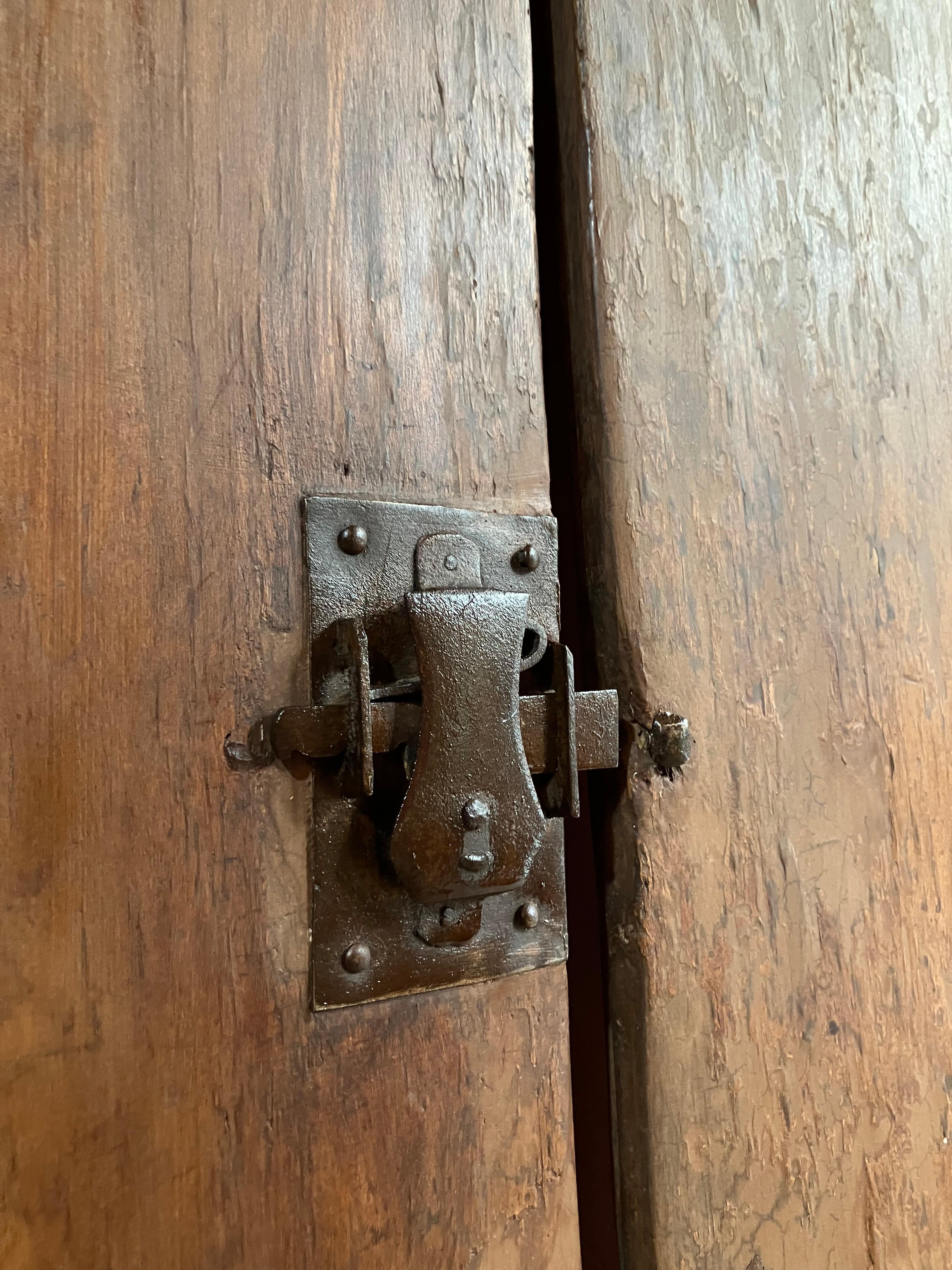 19th-Century Rustic Tuscan Window in Solid Wood Original Wrought Iron Hardware For Sale 10