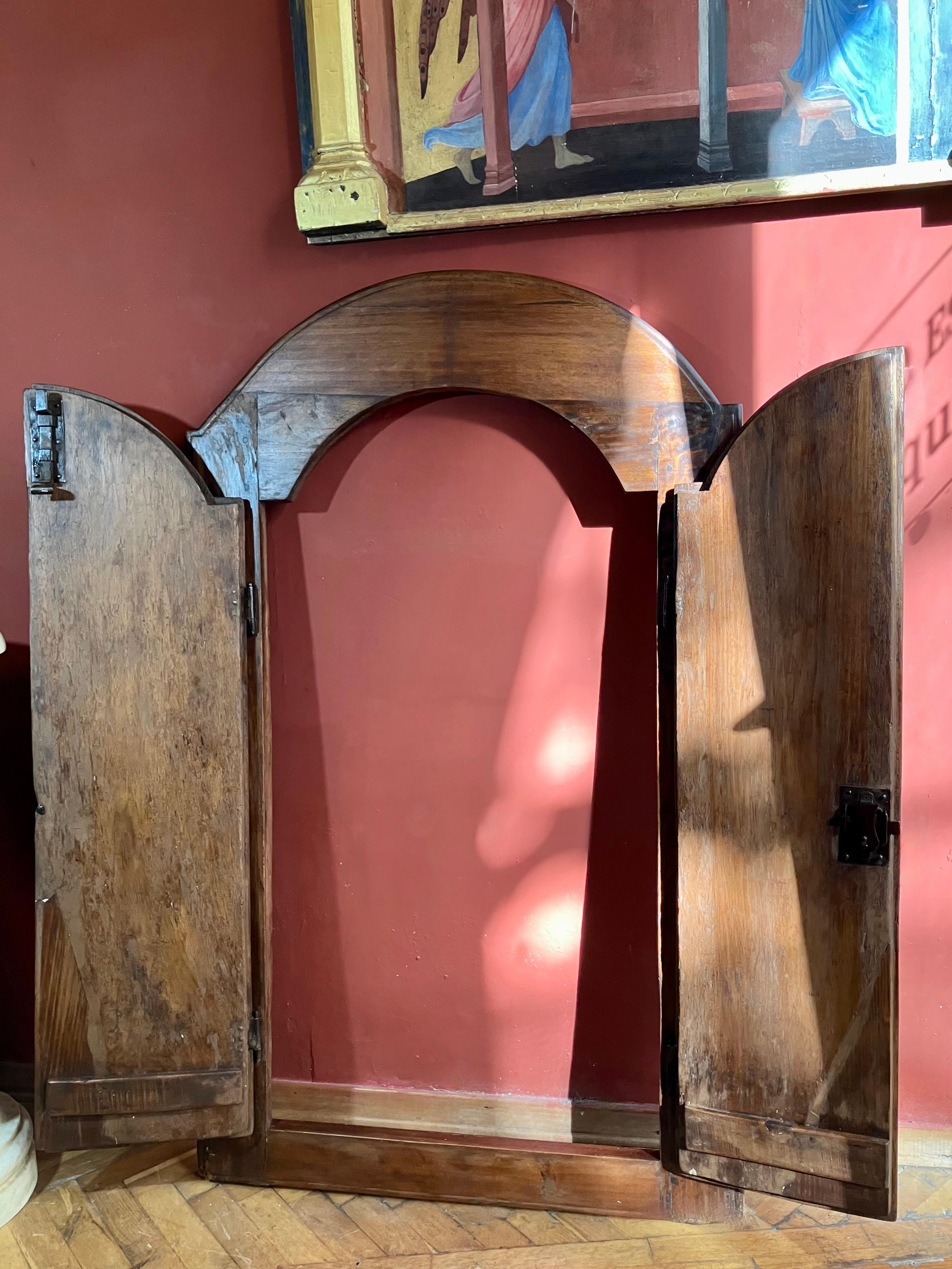 19th-Century Rustic Tuscan Window in Solid Wood Original Wrought Iron Hardware For Sale 1