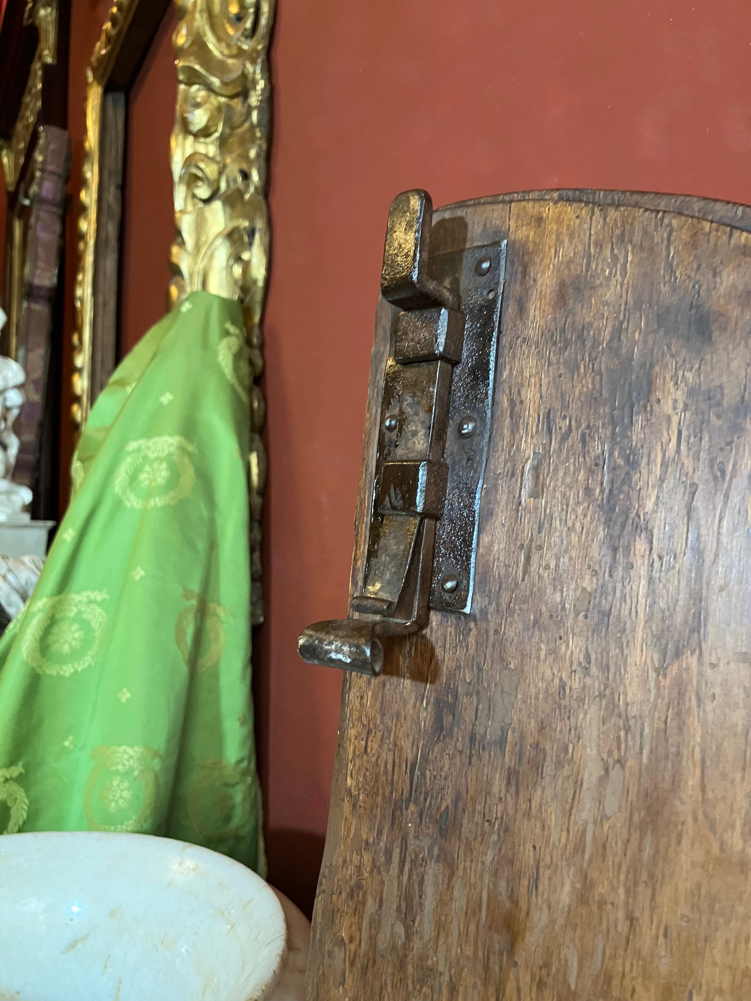 19th-Century Rustic Tuscan Window in Solid Wood Original Wrought Iron Hardware For Sale 2