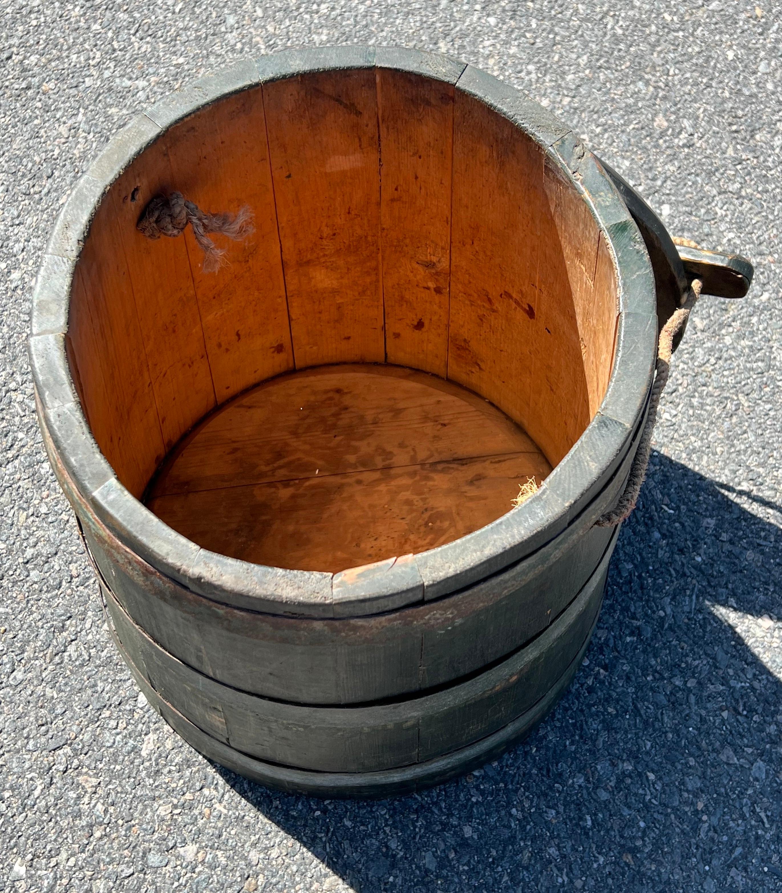 Large 19th Century Wooden Bucket in Green Paint In Good Condition For Sale In Nantucket, MA
