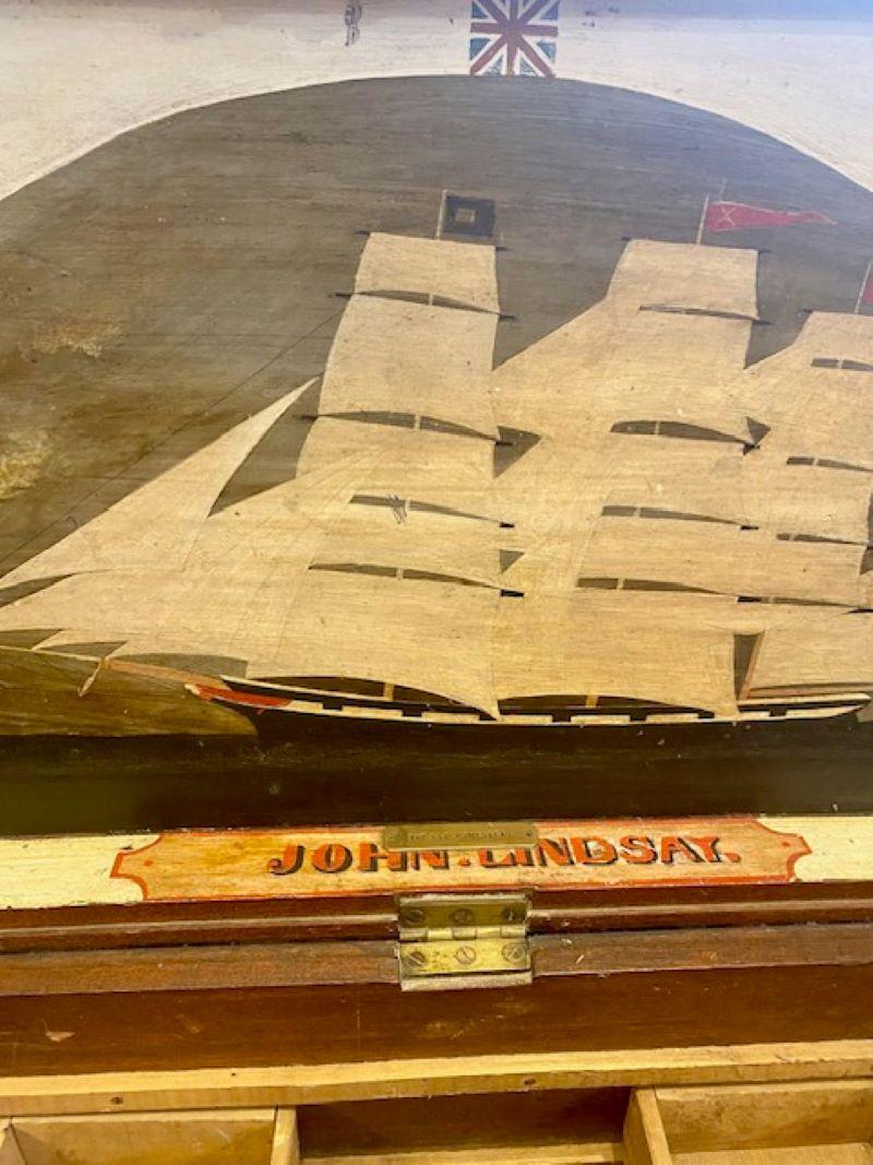Dekorierte Seemannstruhe der Matrosen des 19. Jahrhunderts, signiert. im Zustand „Gut“ im Angebot in Nantucket, MA