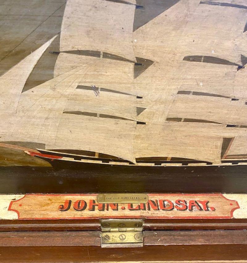 Dekorierte Seemannstruhe der Matrosen des 19. Jahrhunderts, signiert. im Angebot 1
