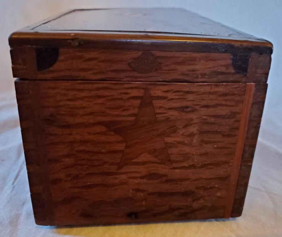 19th Century Sailor's Folk Art Inlaid Box In Good Condition In Nantucket, MA