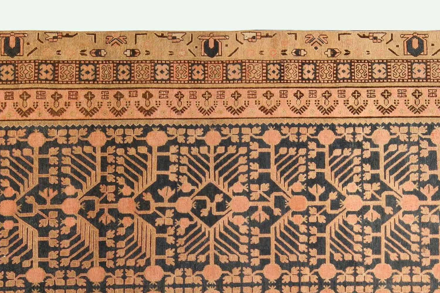 Doris Leslie Blauer Samarkand Khotan Handgefertigter Wollteppich aus dem 19. Jahrhundert im Zustand „Gut“ im Angebot in New York, NY