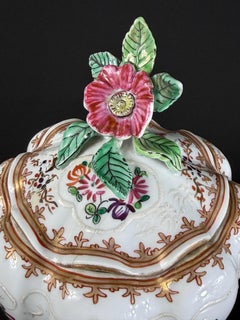 19th Century Samson Paris Armorial Porcelain Covered Vase, “Esse Quam Videri”