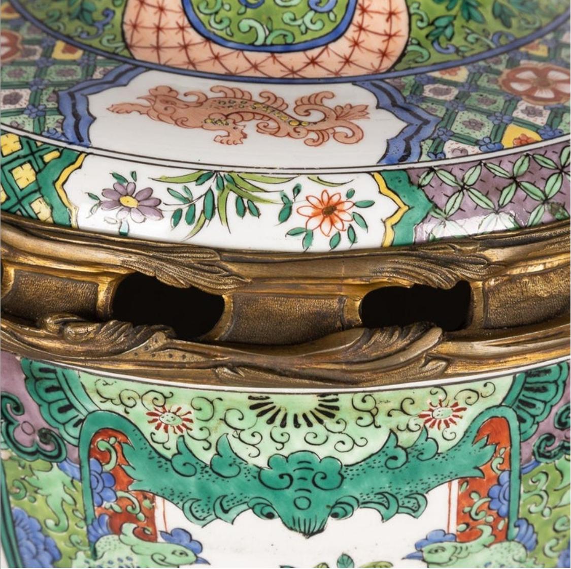 19. Jahrhundert Samson Porzellan bedeckt Vase oder Potpourri Jar. Ormolu montiert. Frankreich, um 1880. 
Abmessungen: Höhe 18 1/2