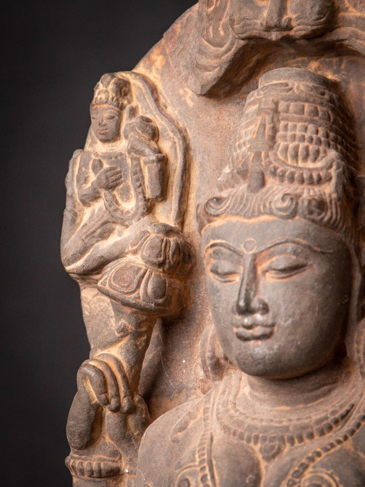 Sandsteinstatue von Saraswati aus dem 19. Jahrhundert mit Ganesha und Kartikeya aus Indien im Angebot 12