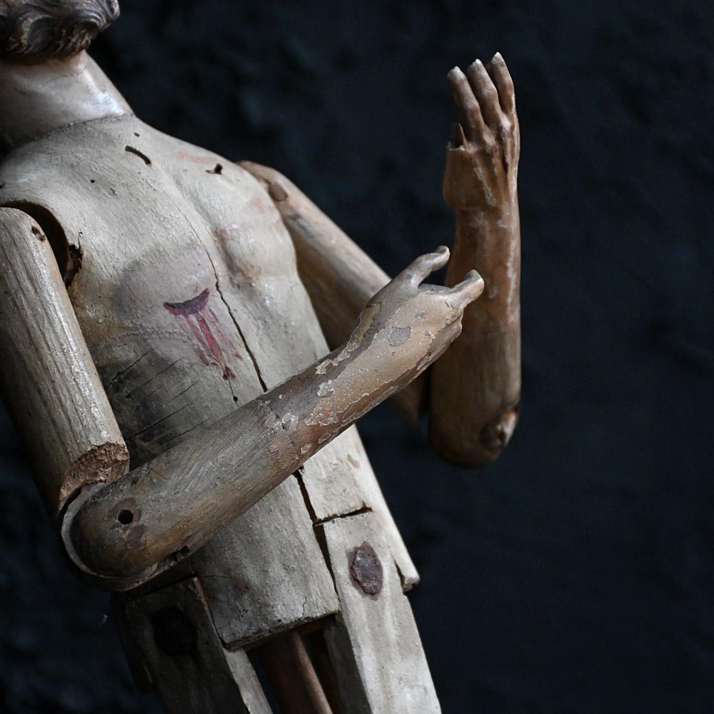 Intagliato a mano 19th Century Santos Figure in vendita