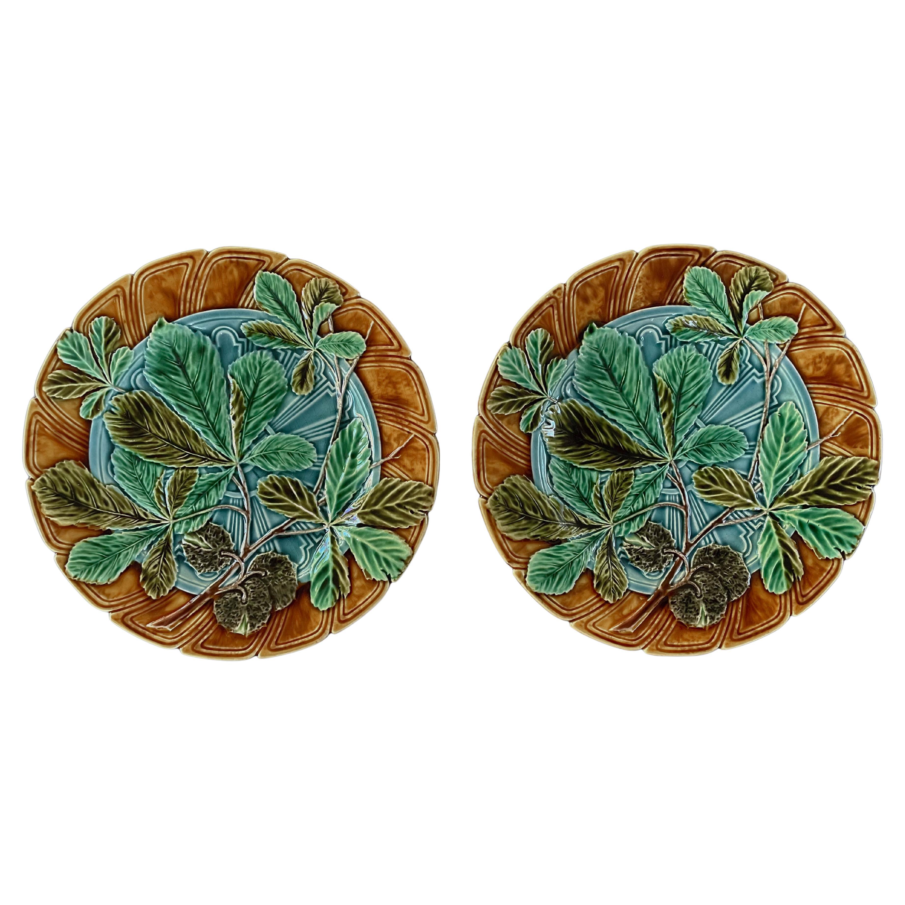 Sarreguemines Majolika-Blattteller aus Kastanienholz aus dem 19. Jahrhundert, ein Paar