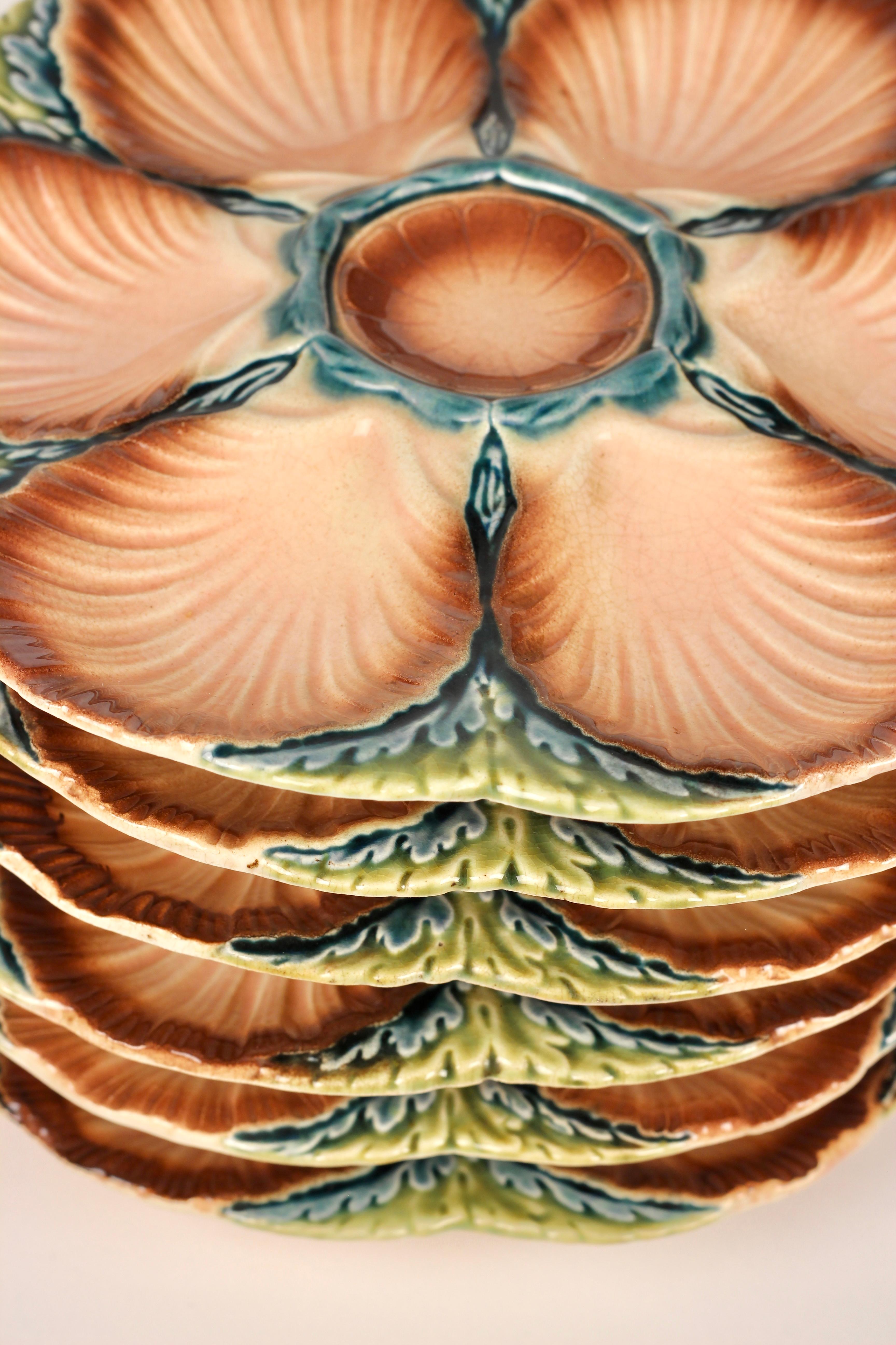 Céramique Assiette à huîtres en majolique Sarreguemines du 19ème siècle avec algues et coquillages Barbotine en vente
