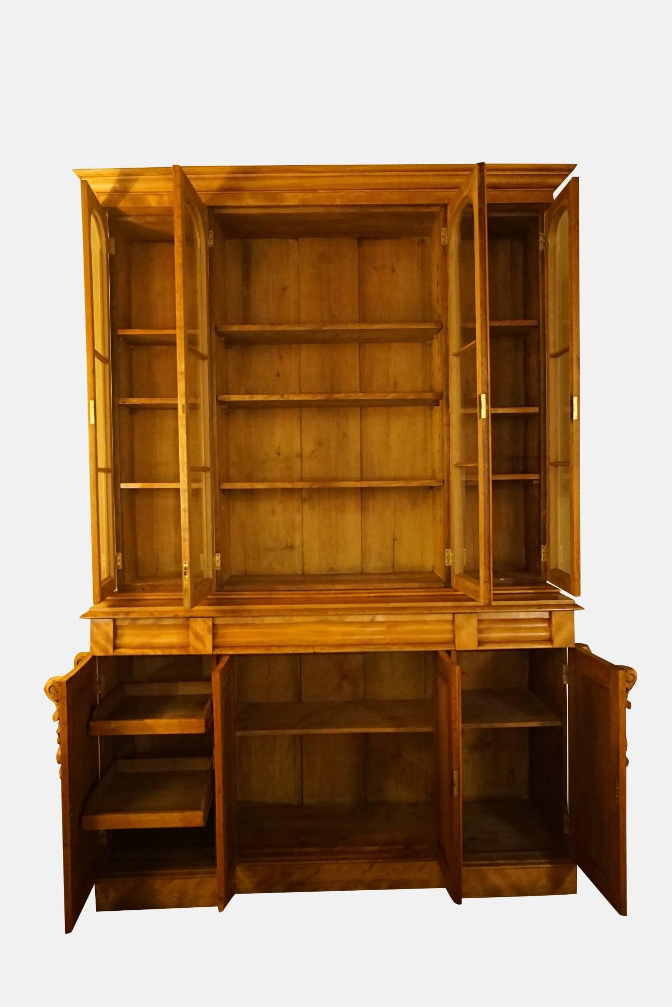 19th Century Satin Birch Breakfront Bookcase In Good Condition For Sale In Salisbury, GB
