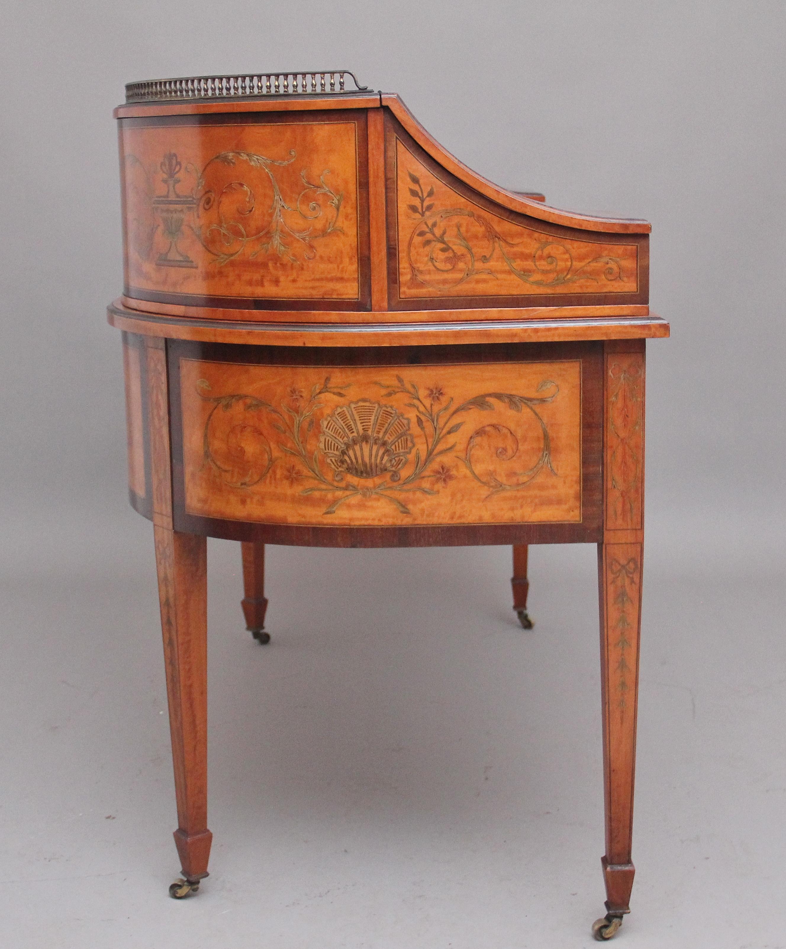 Carlton House-Schreibtisch aus Seidenholz mit Intarsien aus dem 19. Jahrhundert (Spätes 19. Jahrhundert) im Angebot