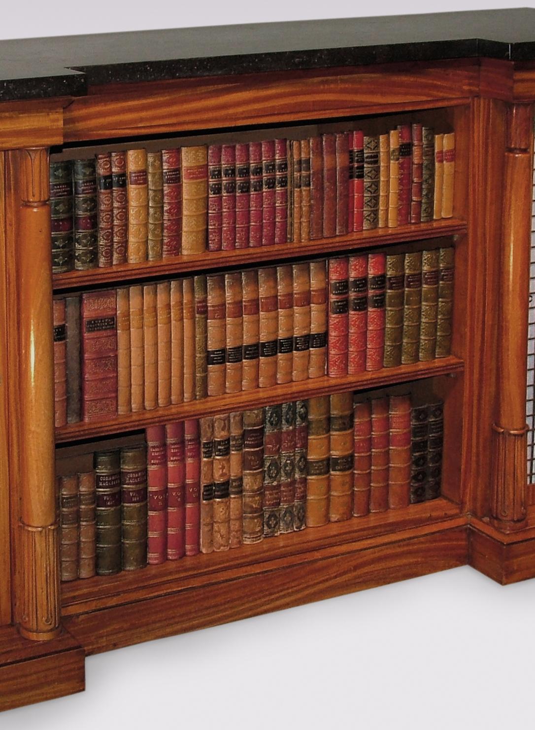 Guglielmo IV Chiffoniera a ribalta in legno di raso del XIX secolo in vendita